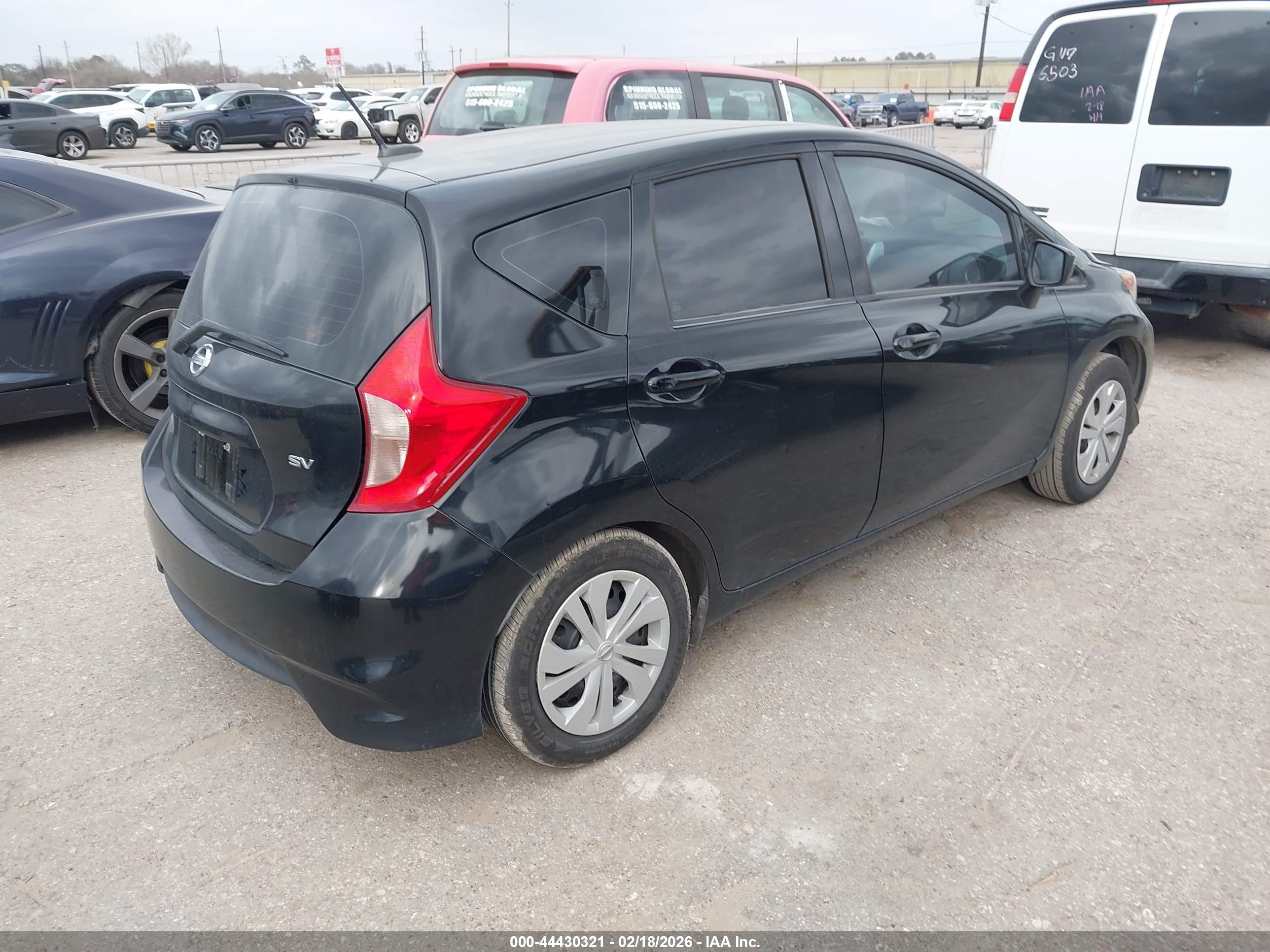NISSAN VERSA image 4