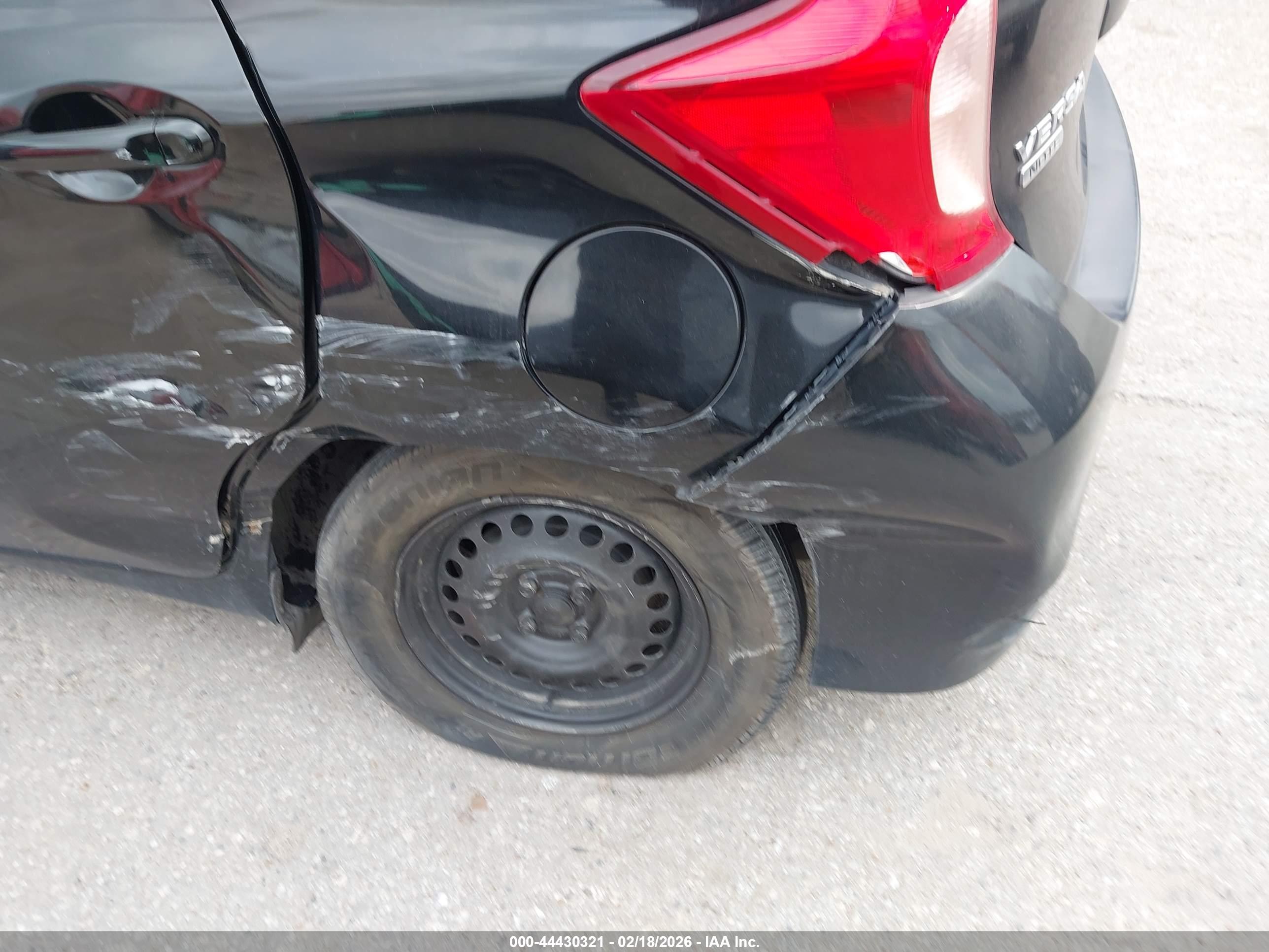 NISSAN VERSA image 6