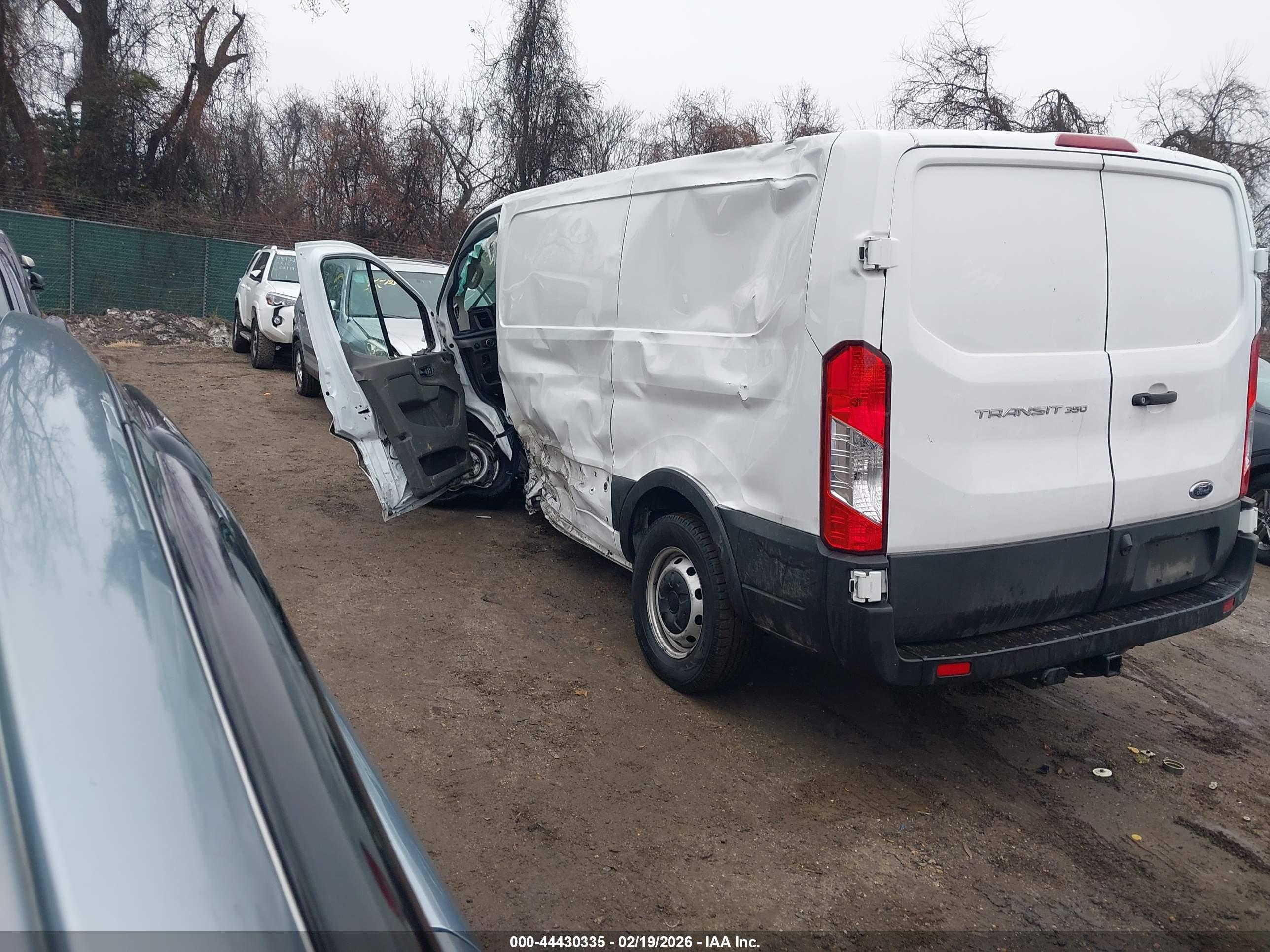 FORD TRANSIT-350 image 3