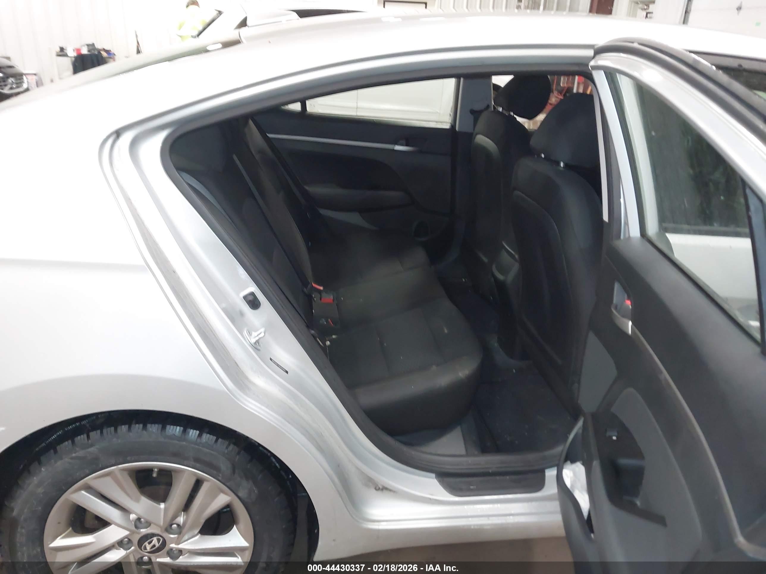 HYUNDAI ELANTRA image 8
