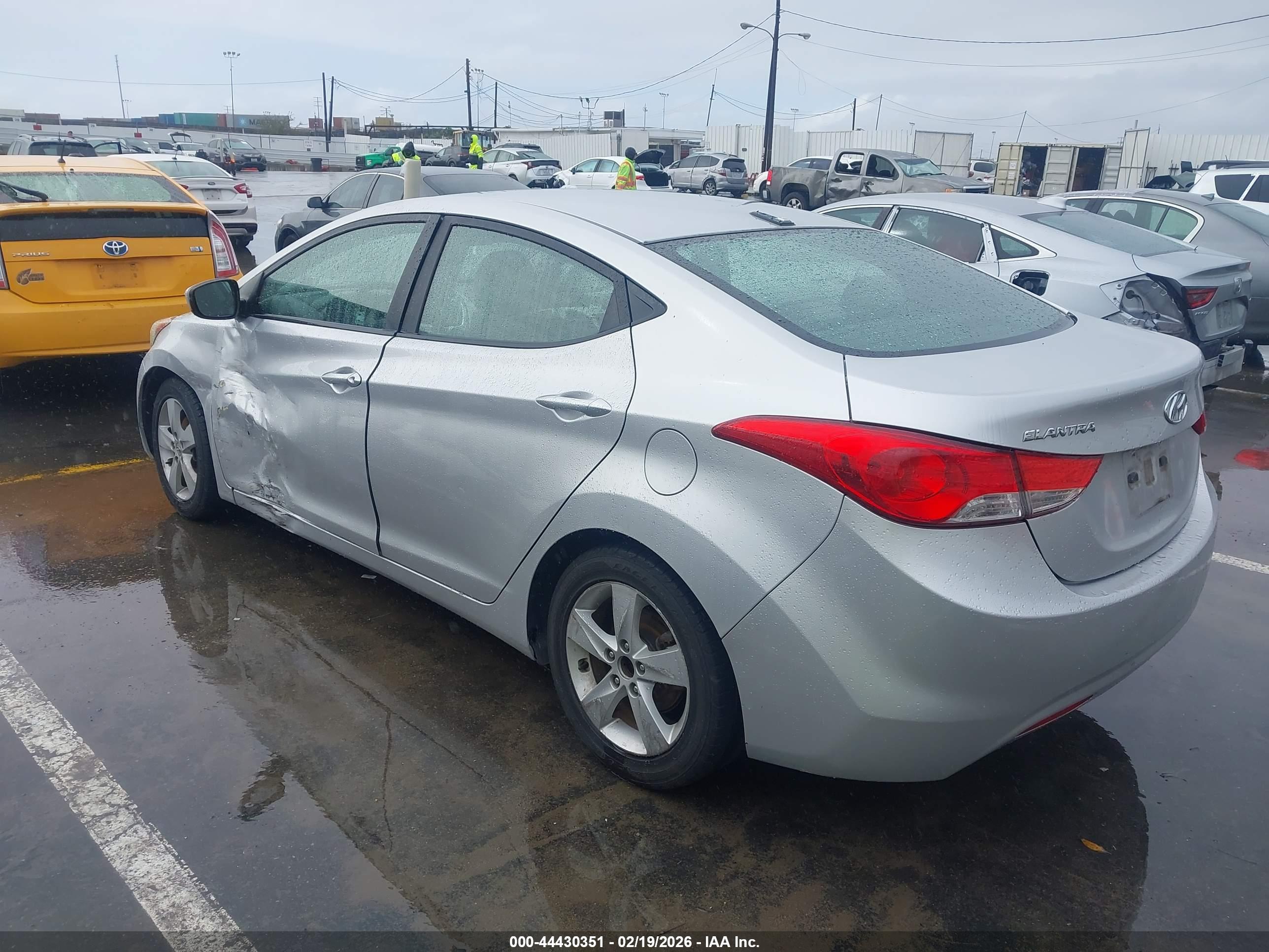 HYUNDAI ELANTRA image 3