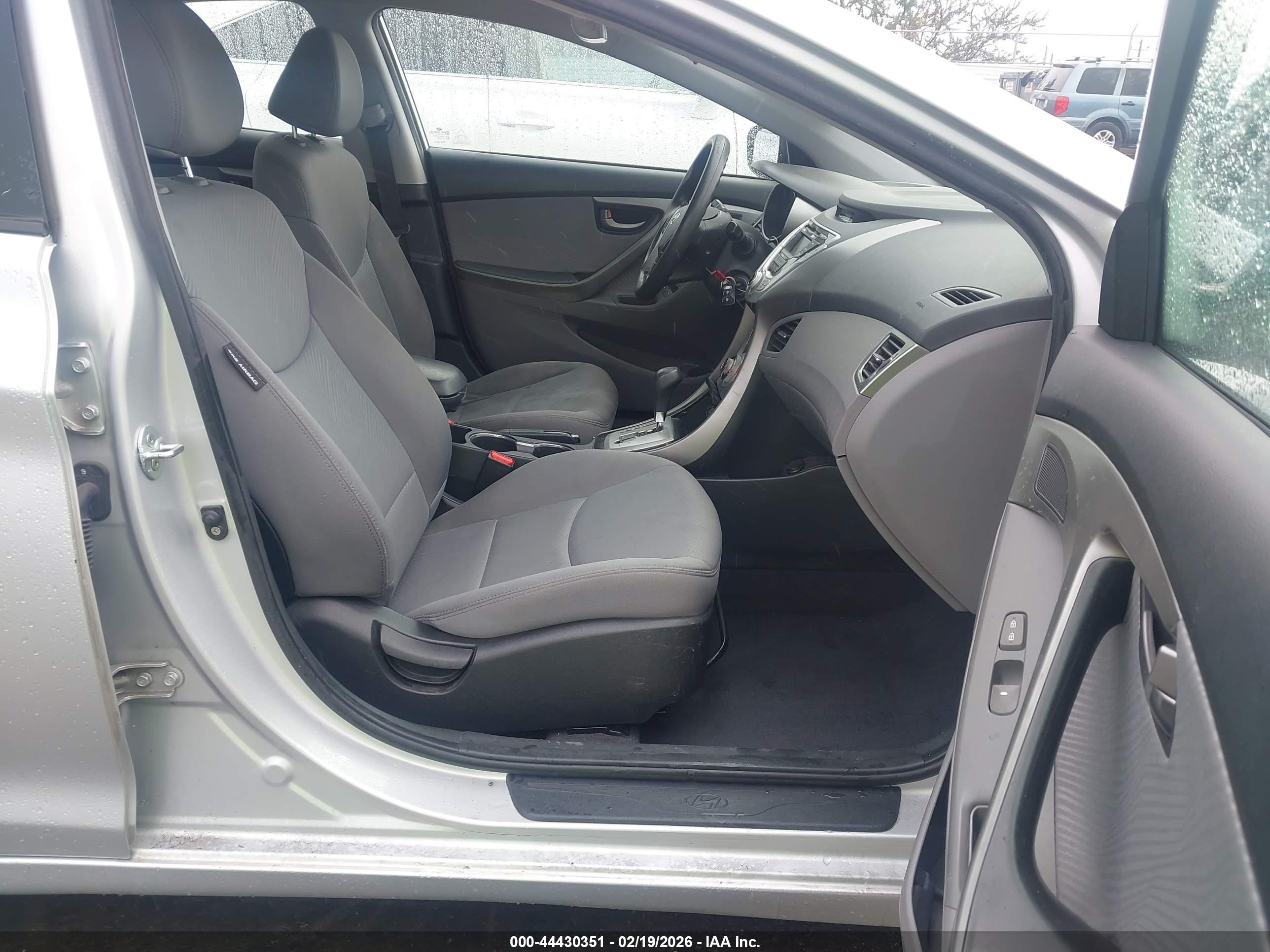 HYUNDAI ELANTRA image 5