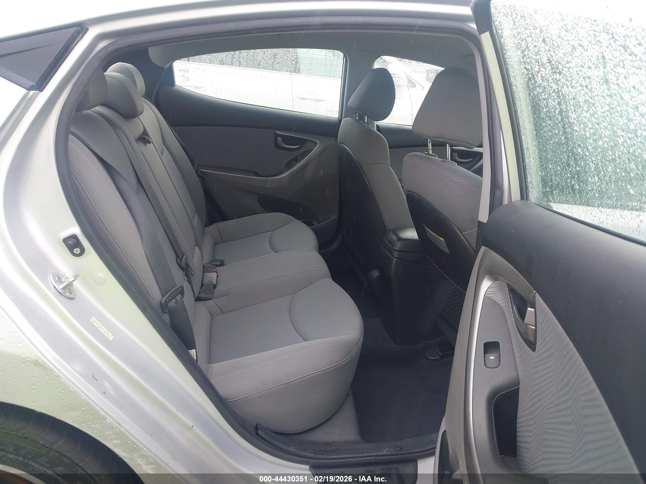 HYUNDAI ELANTRA image 8