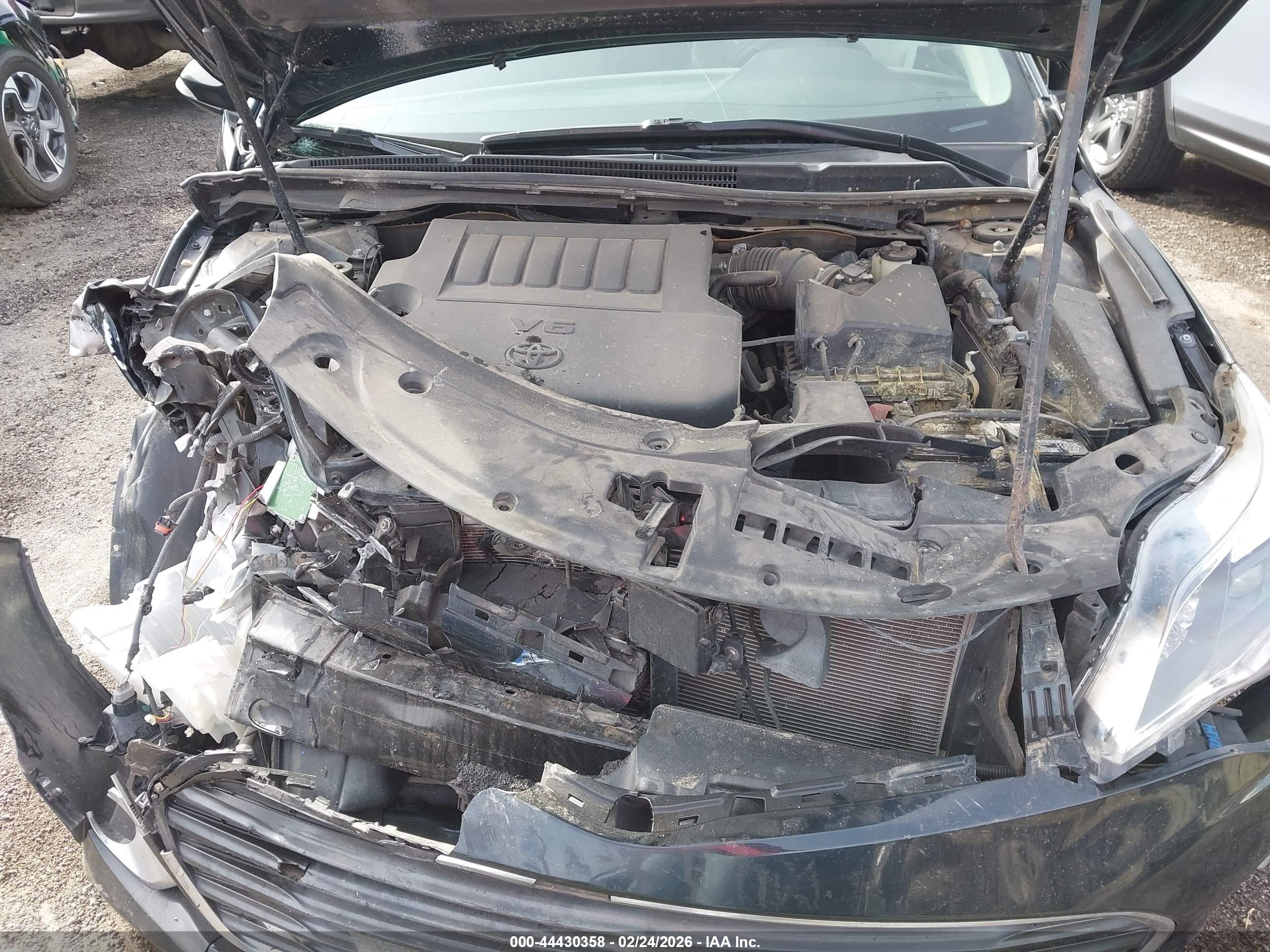 TOYOTA AVALON image 10