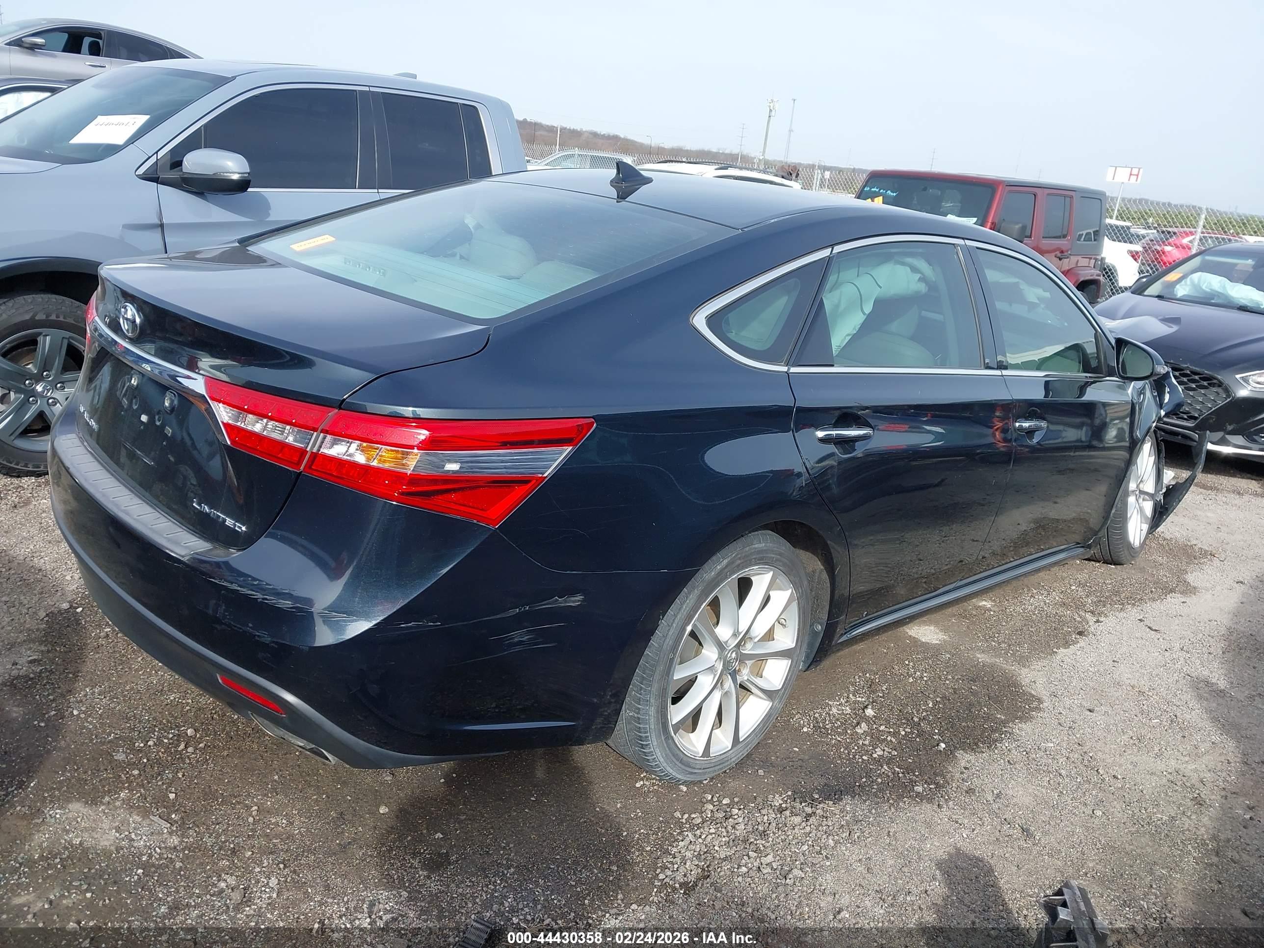 TOYOTA AVALON image 4