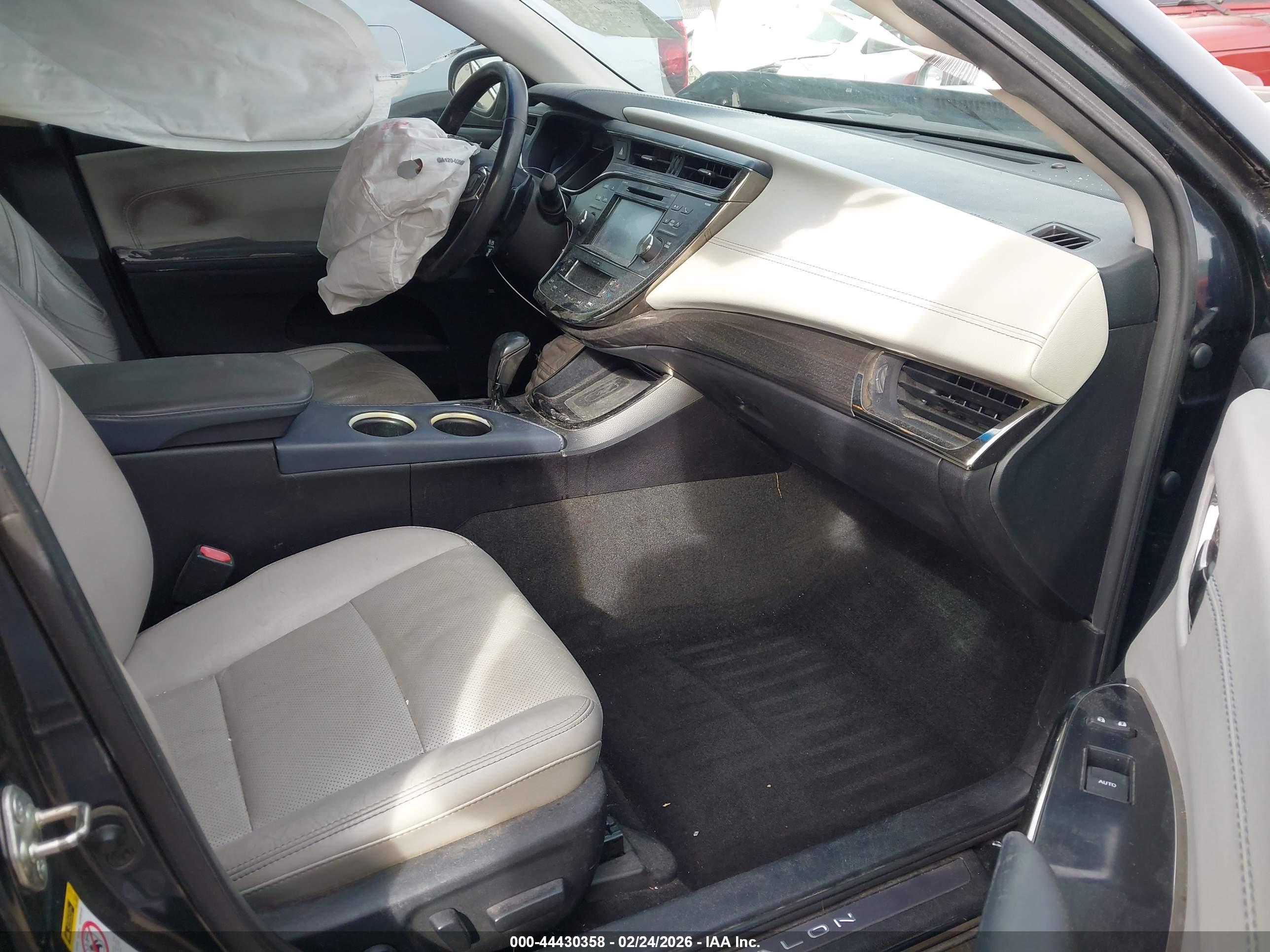 TOYOTA AVALON image 5