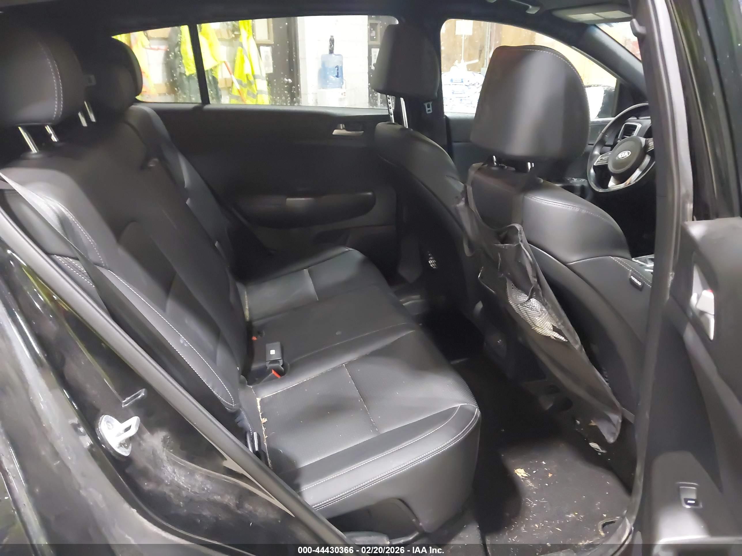KIA SPORTAGE image 8