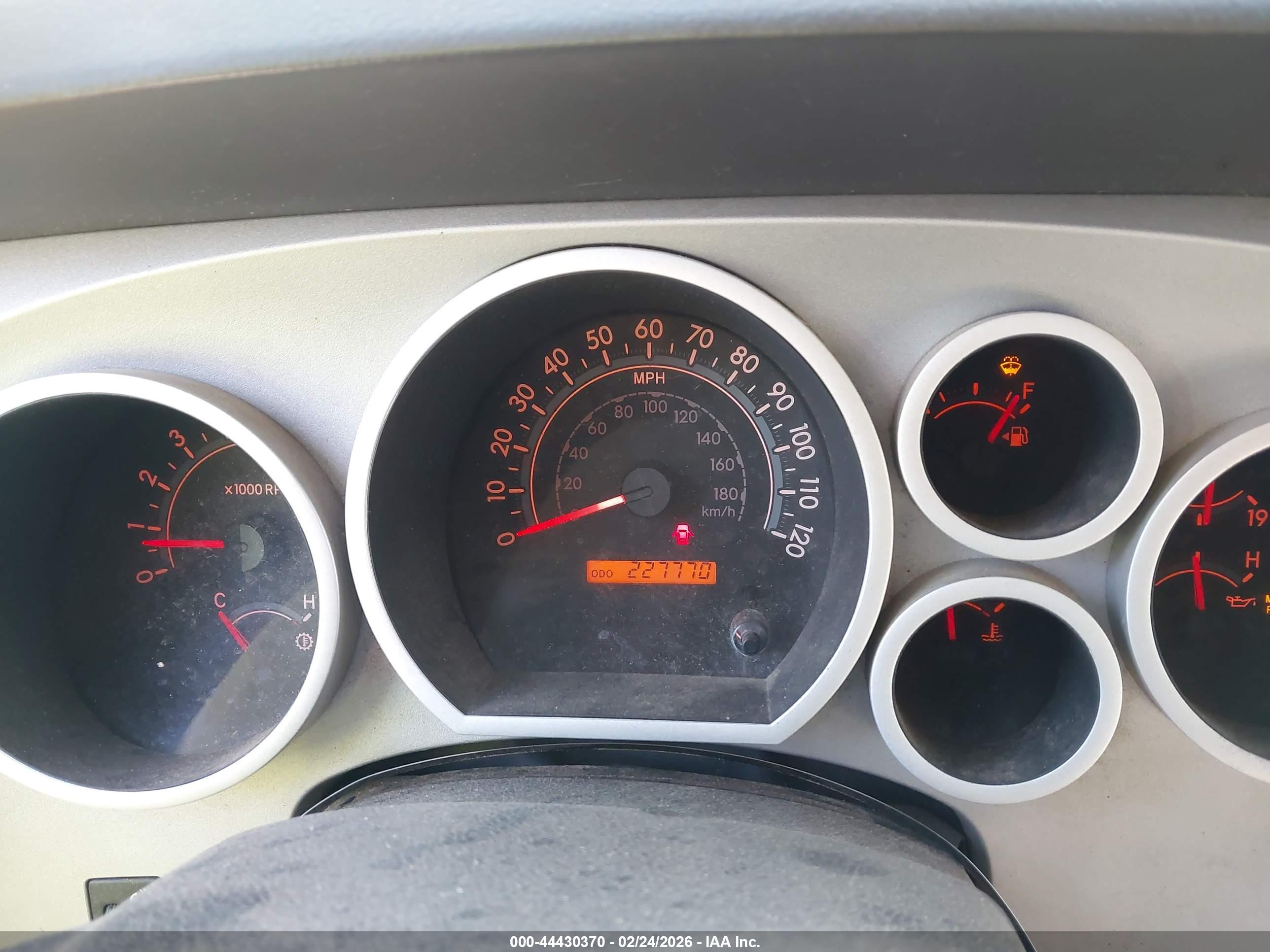 TOYOTA TUNDRA image 7