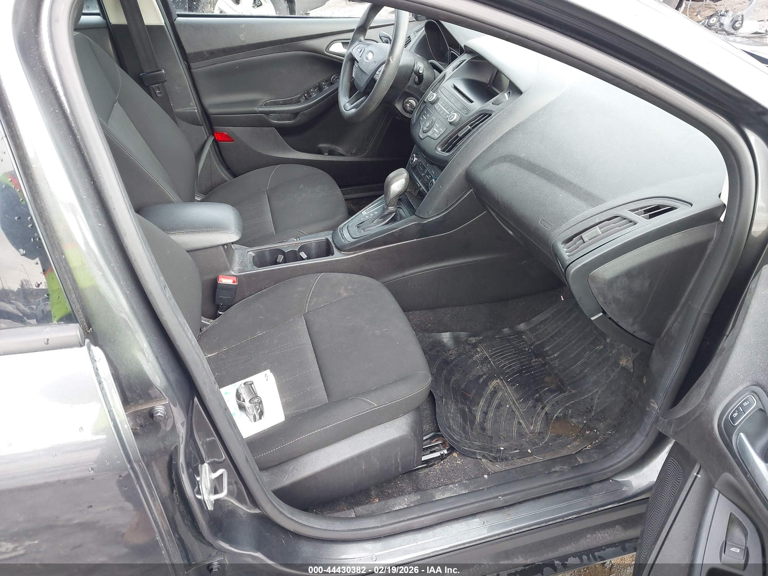 FORD FOCUS image 5