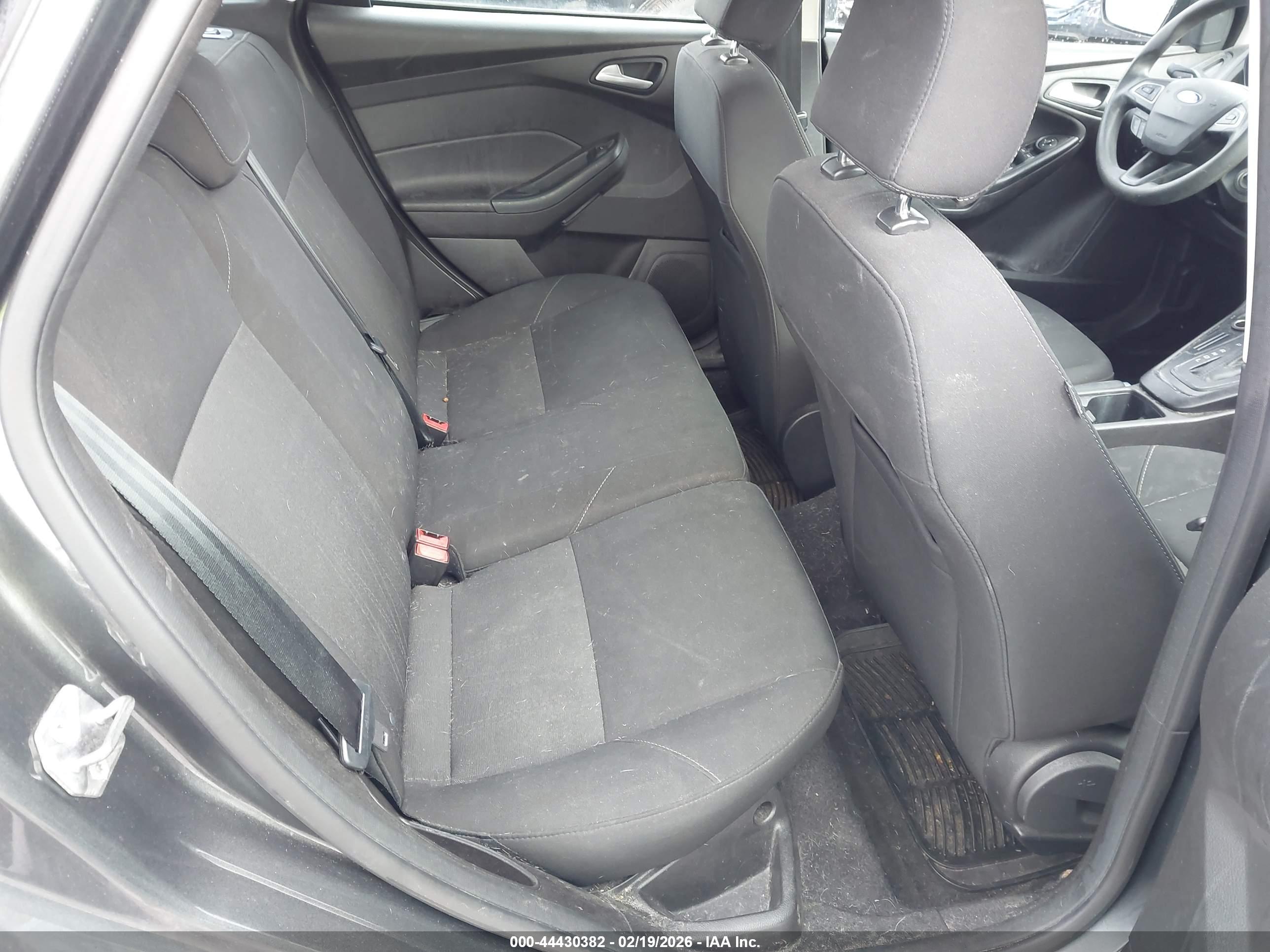 FORD FOCUS image 8
