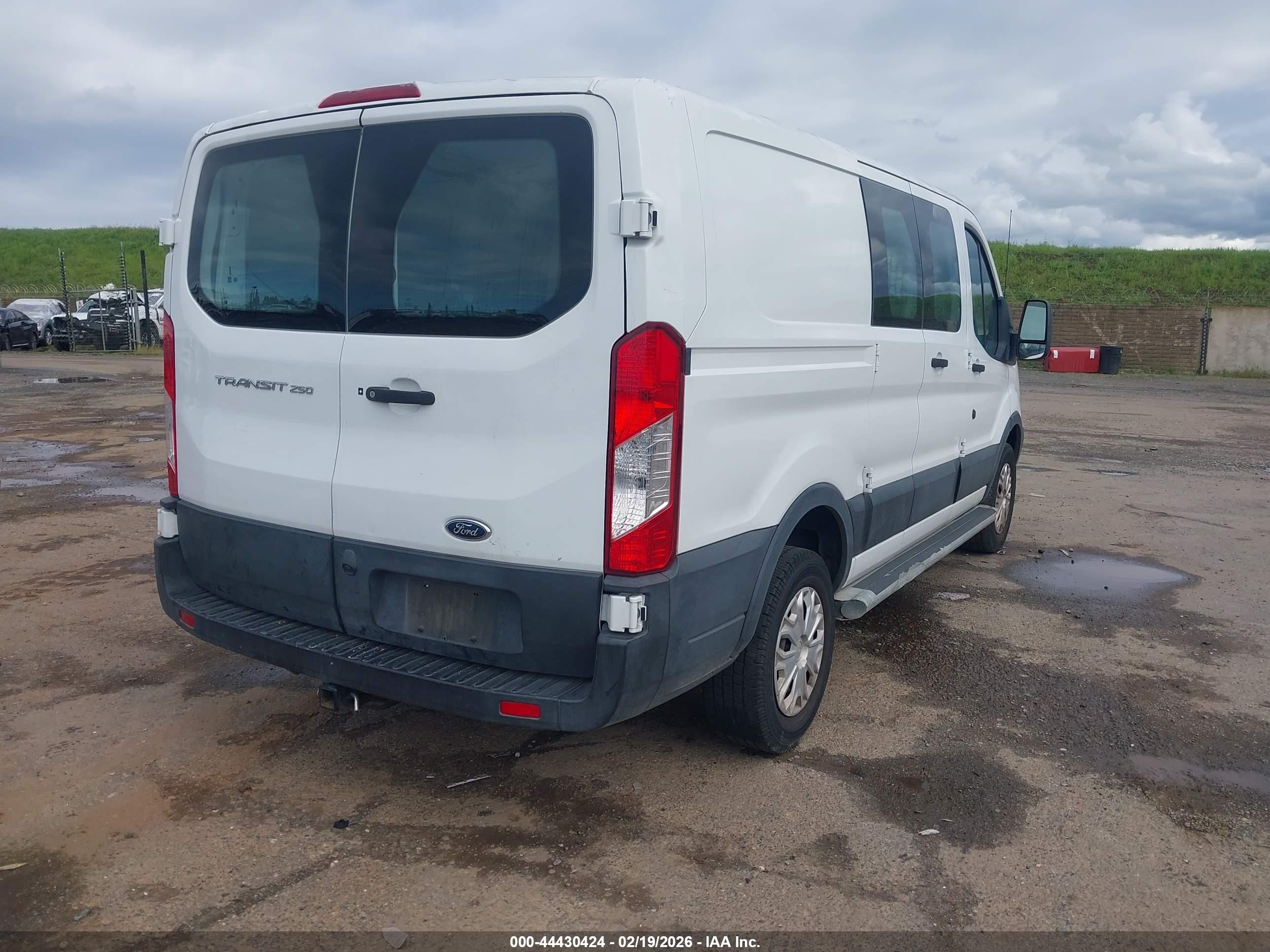 FORD TRANSIT-250 image 4
