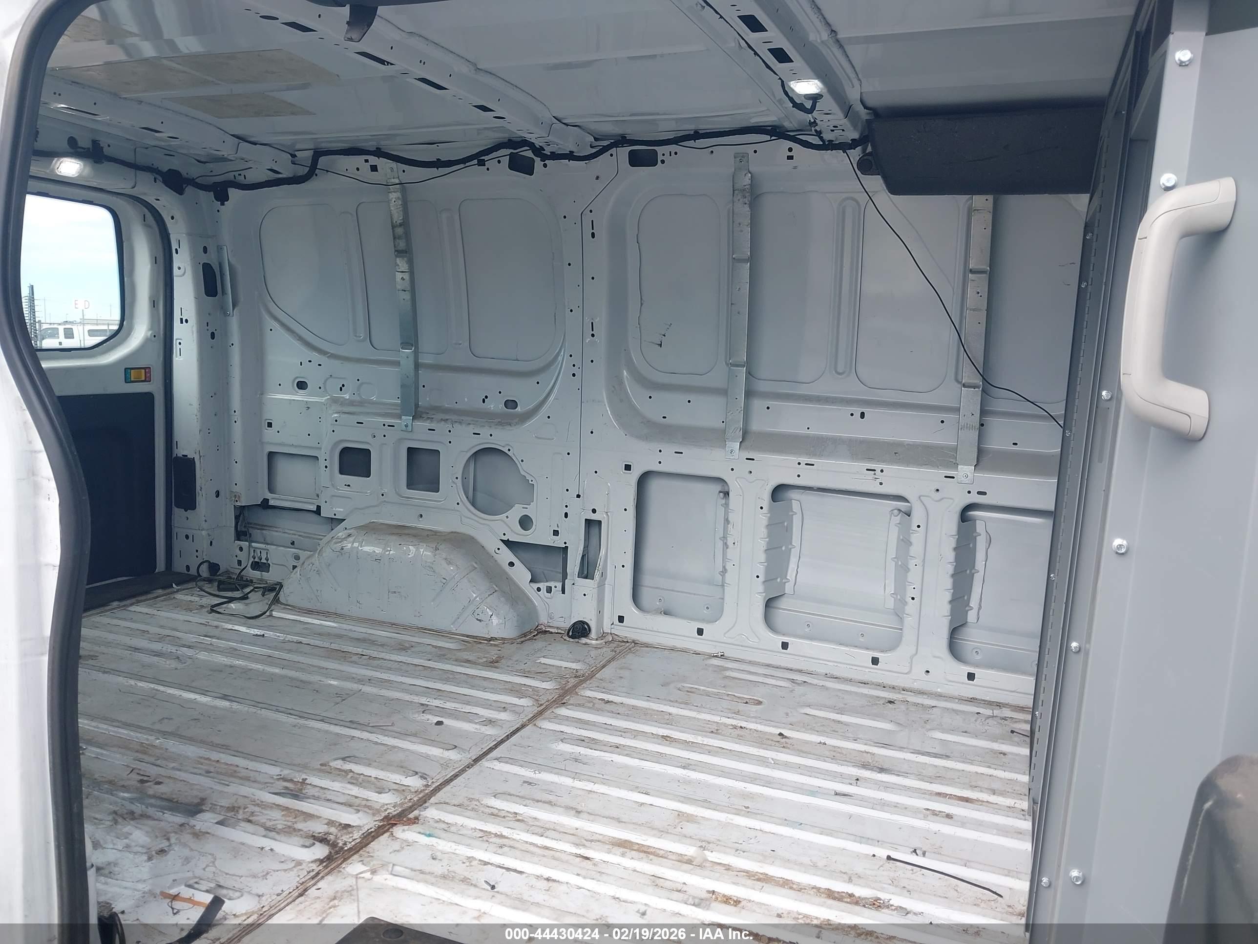 FORD TRANSIT-250 image 8
