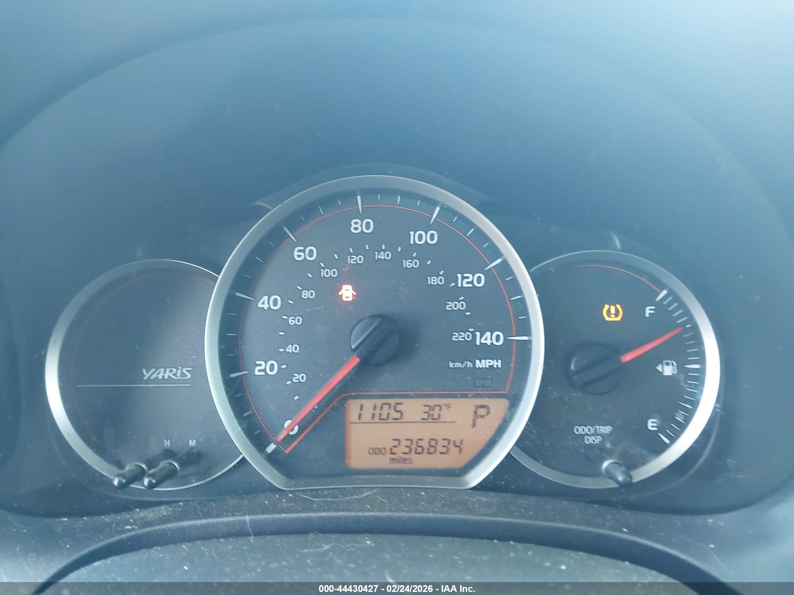 TOYOTA YARIS image 7