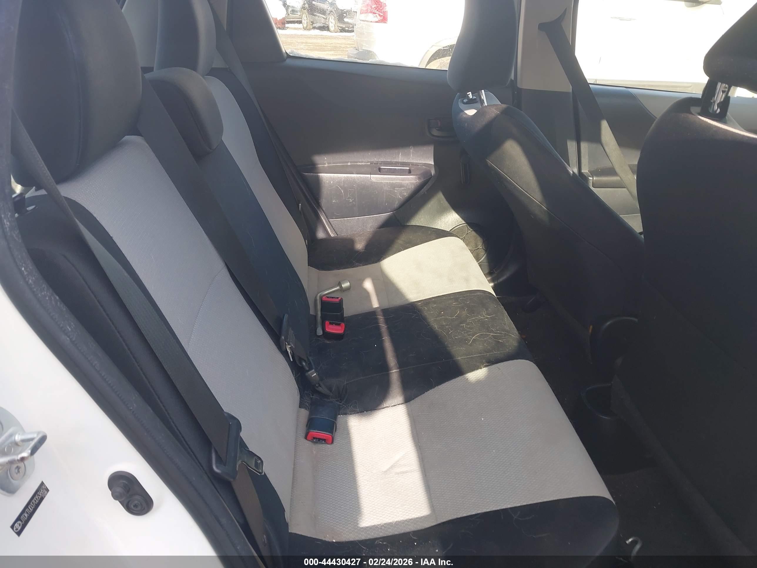 TOYOTA YARIS image 8