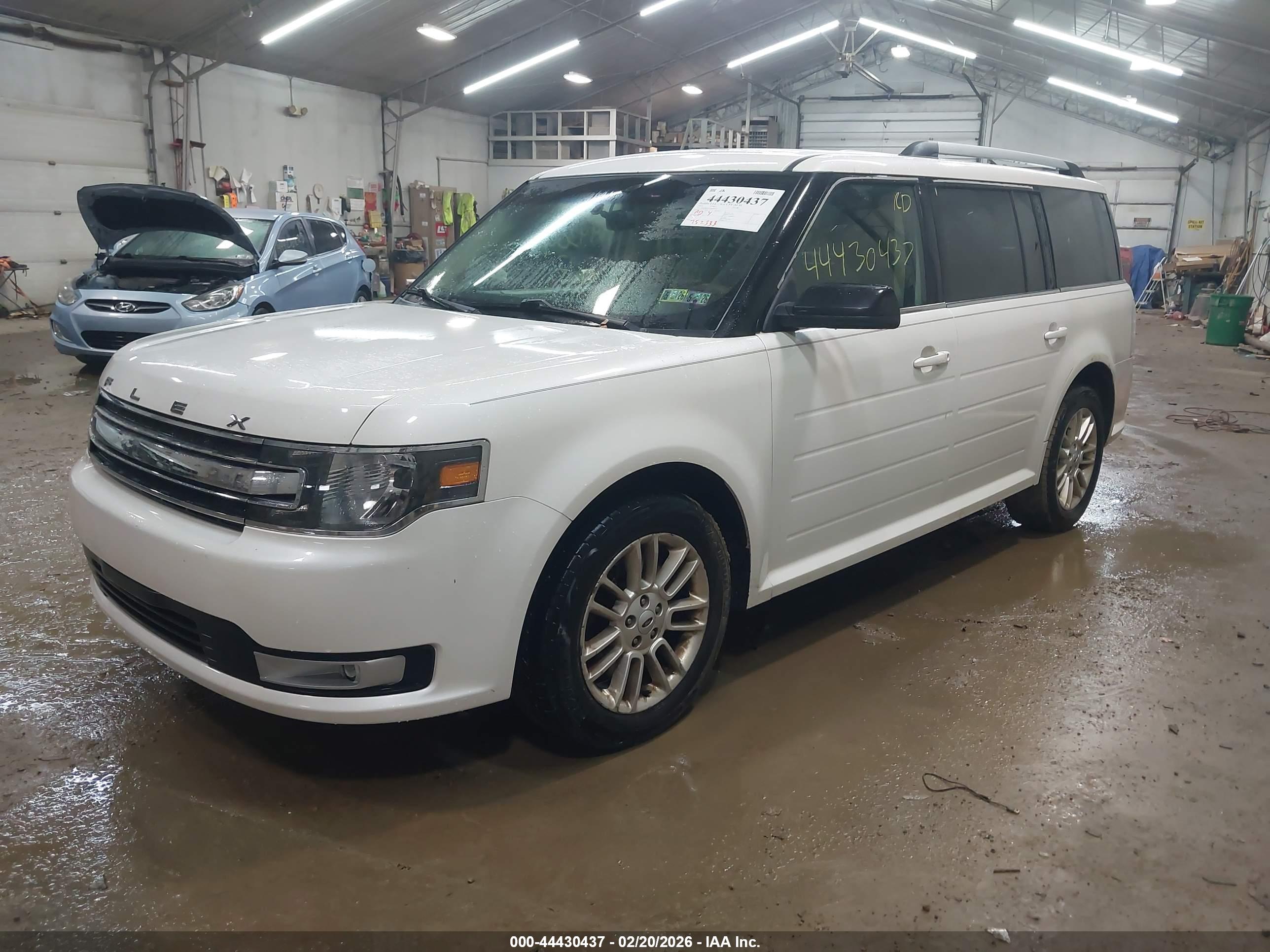 FORD FLEX image 2