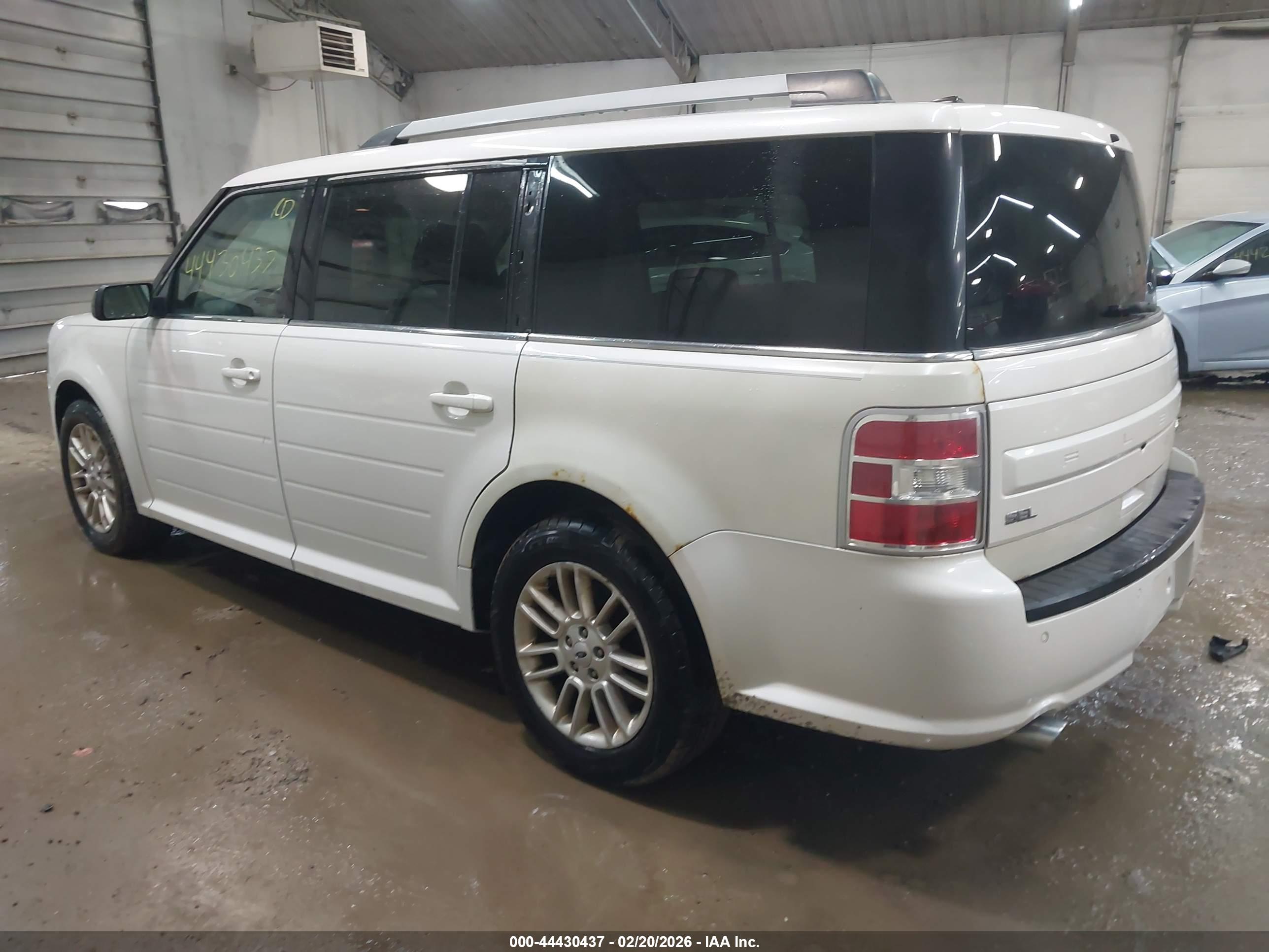 FORD FLEX image 3