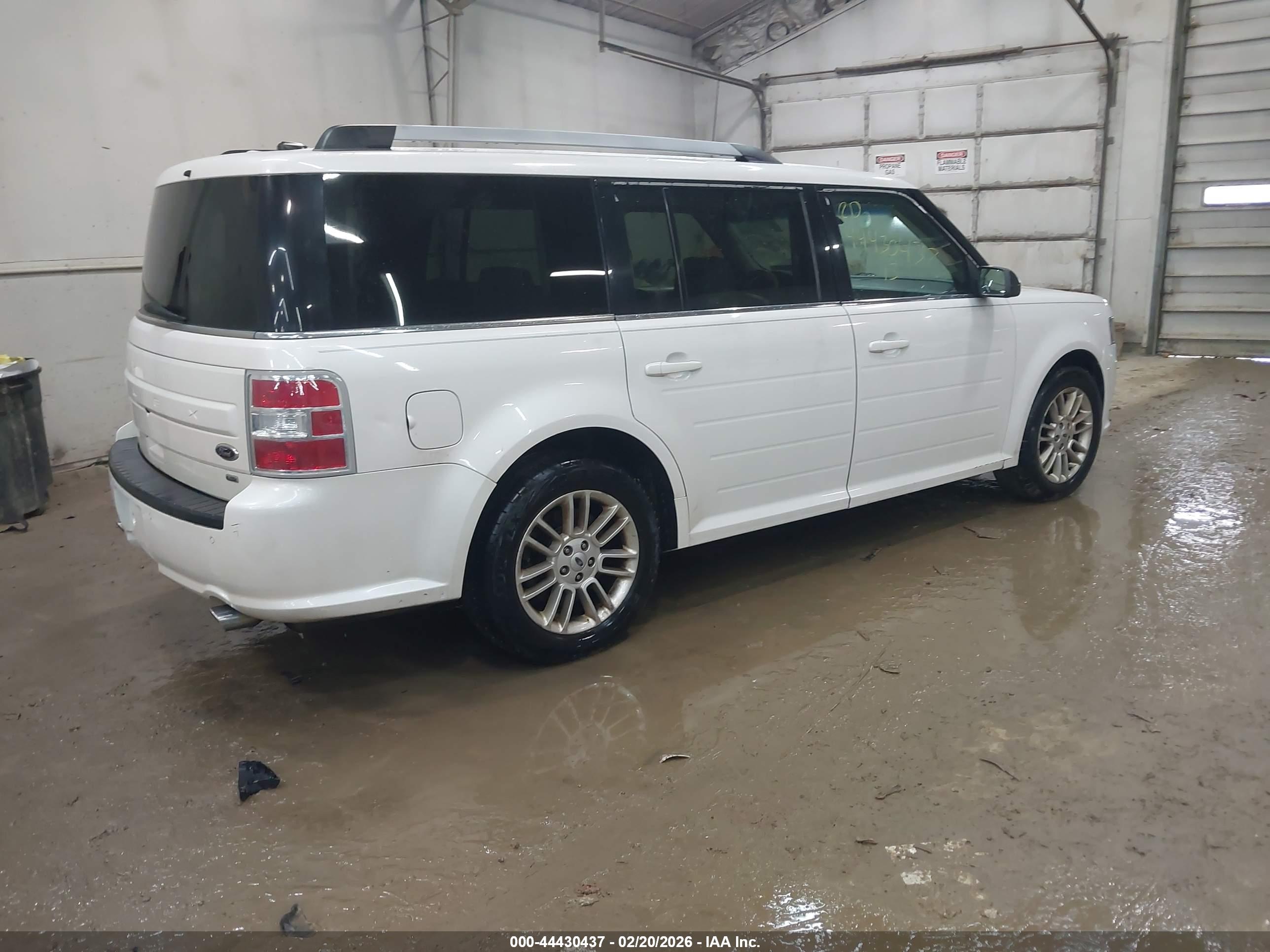 FORD FLEX image 4