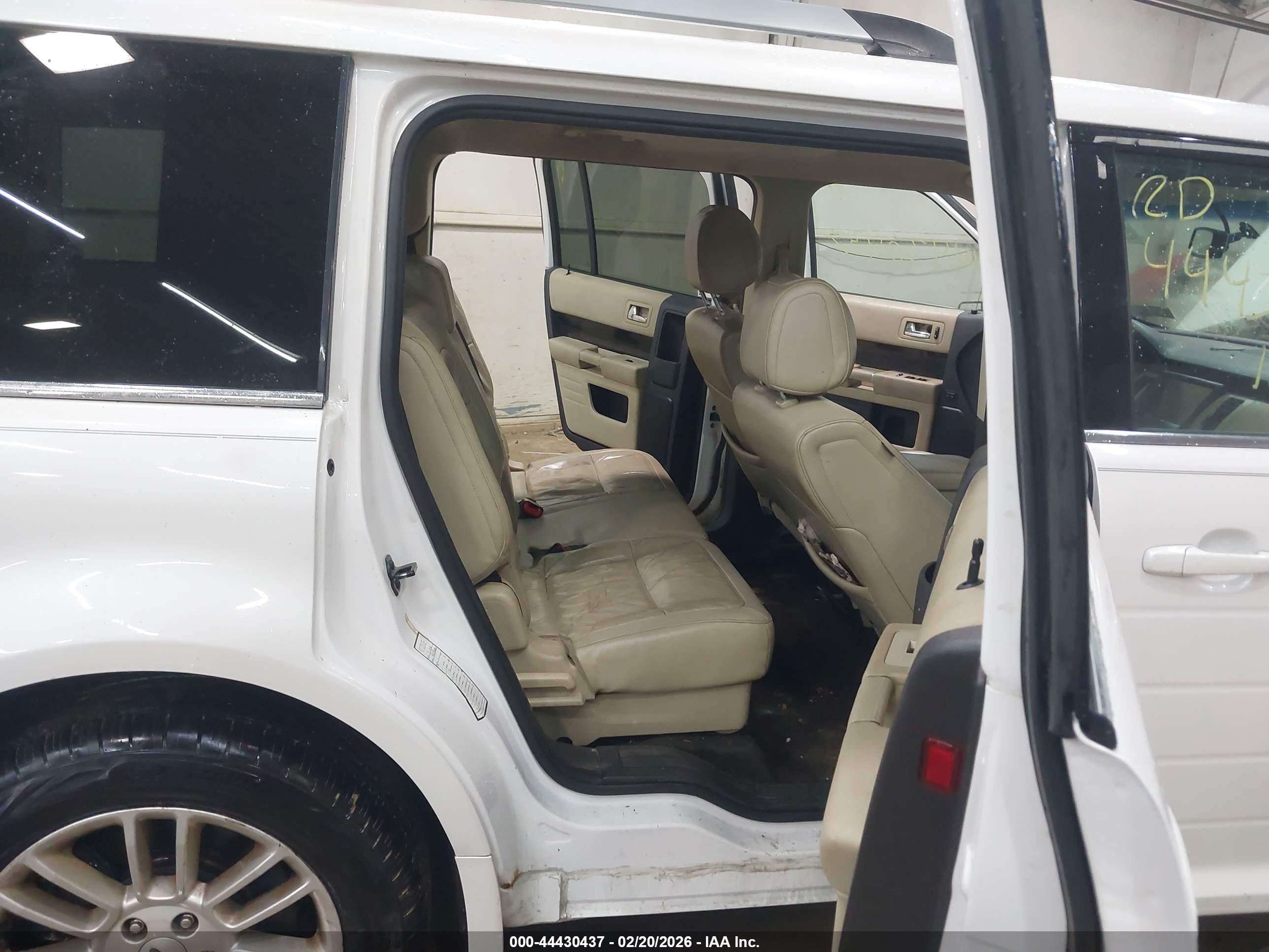 FORD FLEX image 8