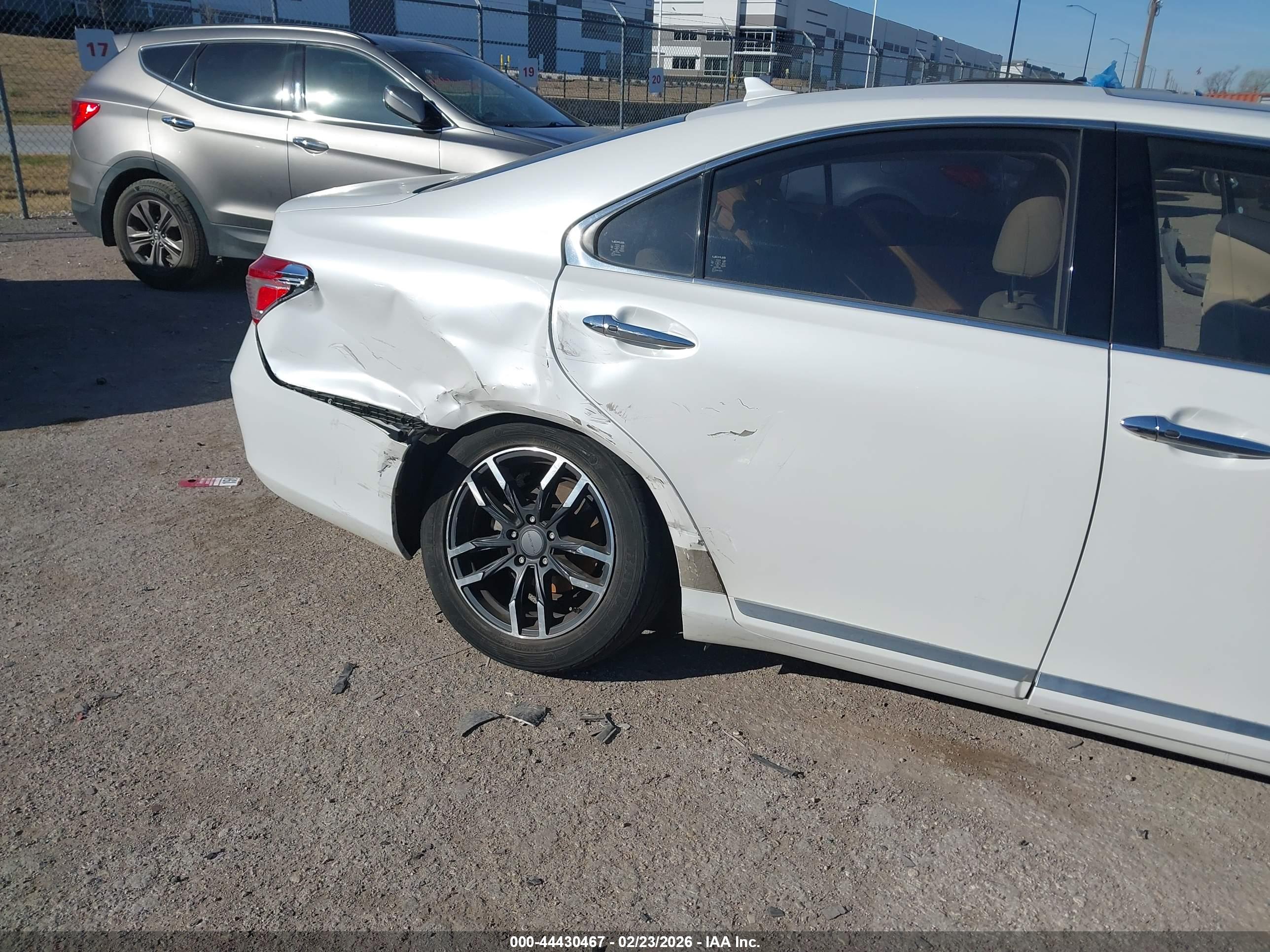 LEXUS ES image 6