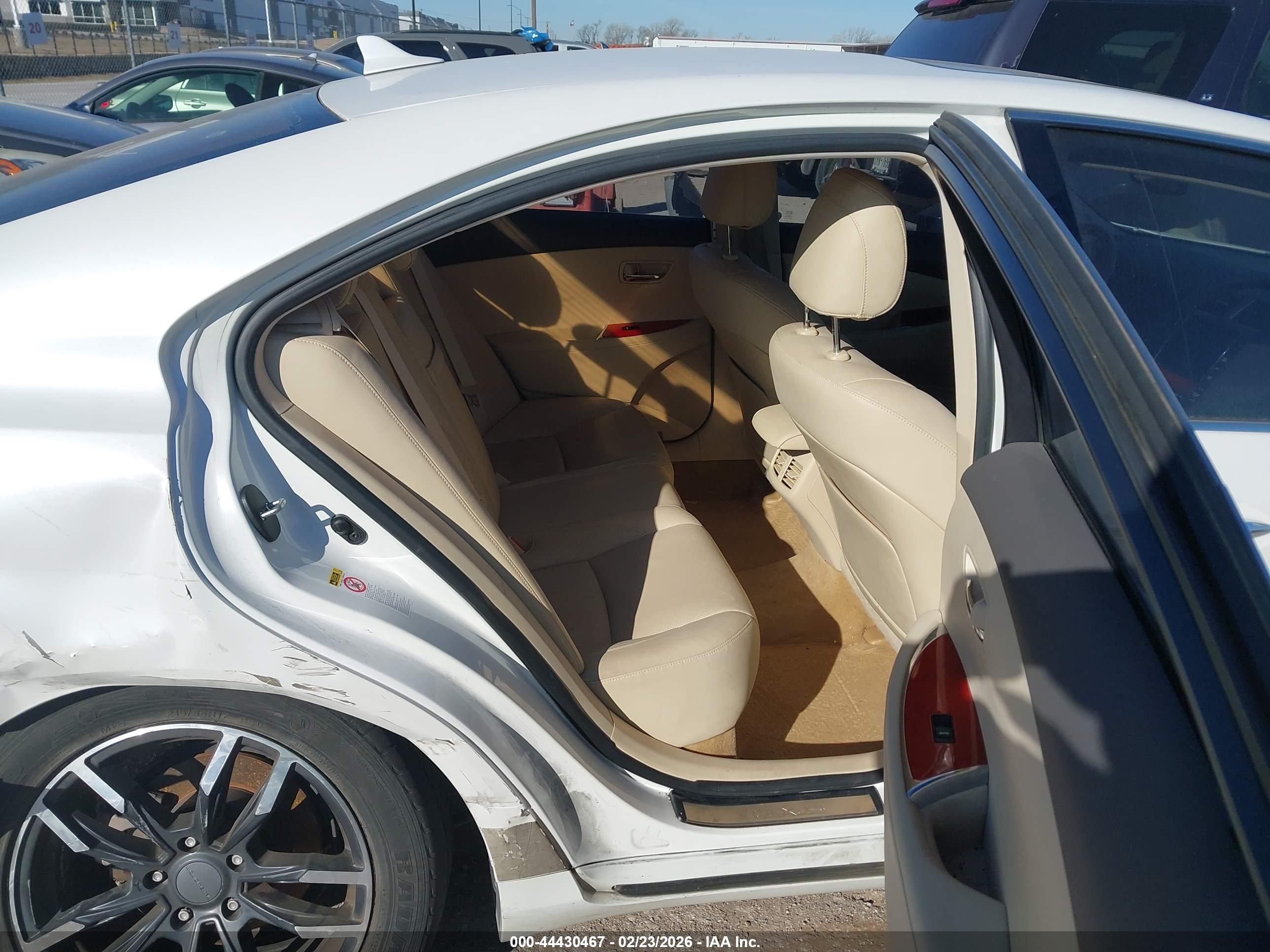LEXUS ES image 8