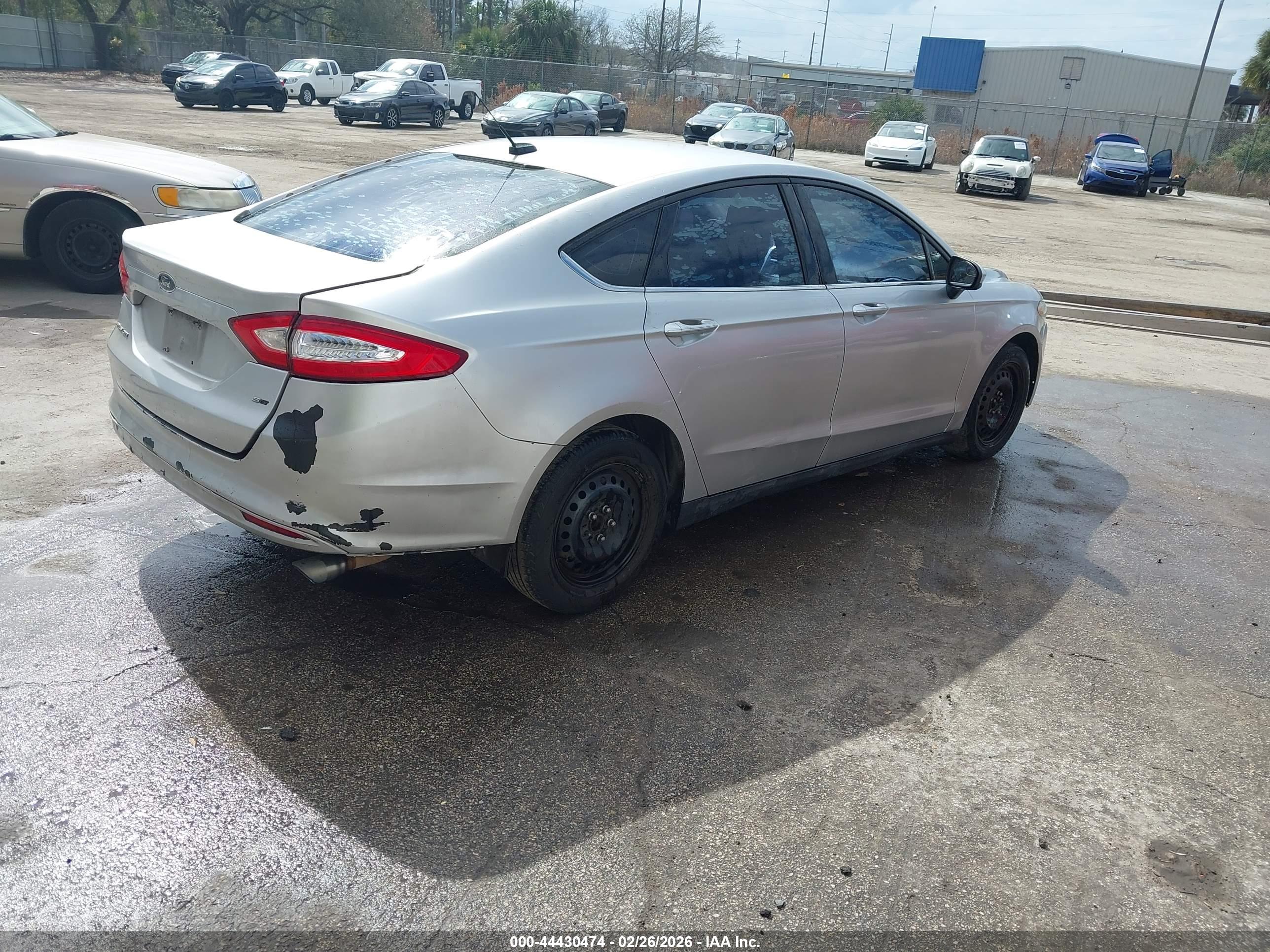 FORD FUSION image 4