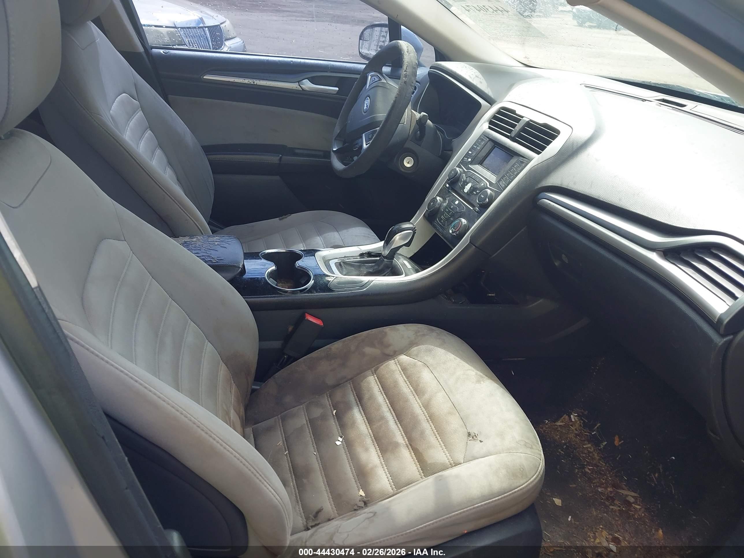 FORD FUSION image 5