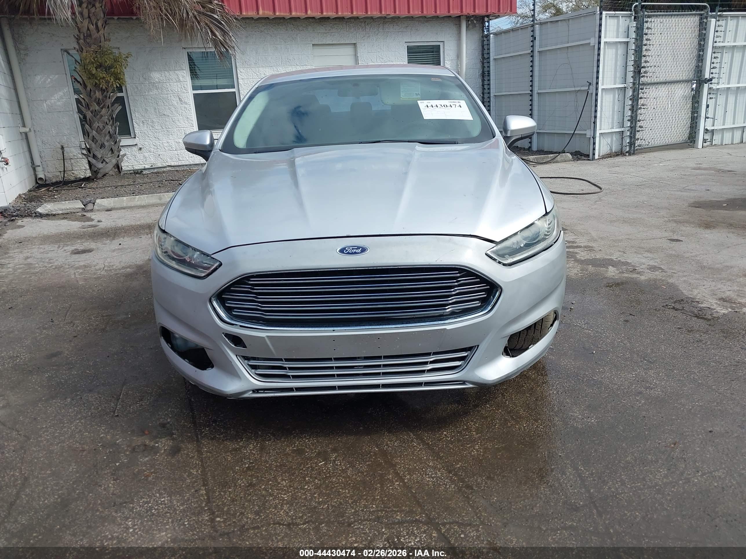 FORD FUSION image 6