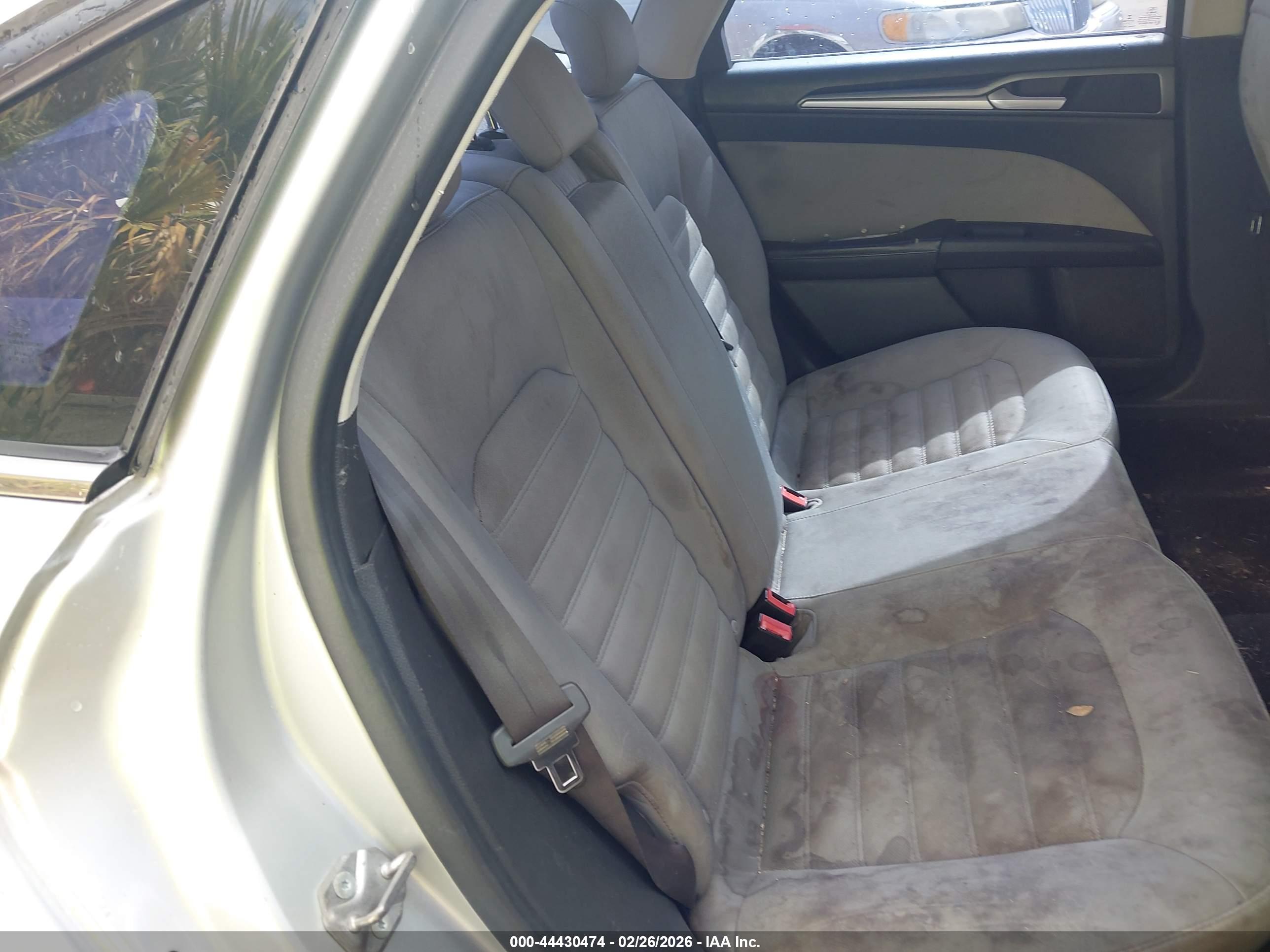 FORD FUSION image 8