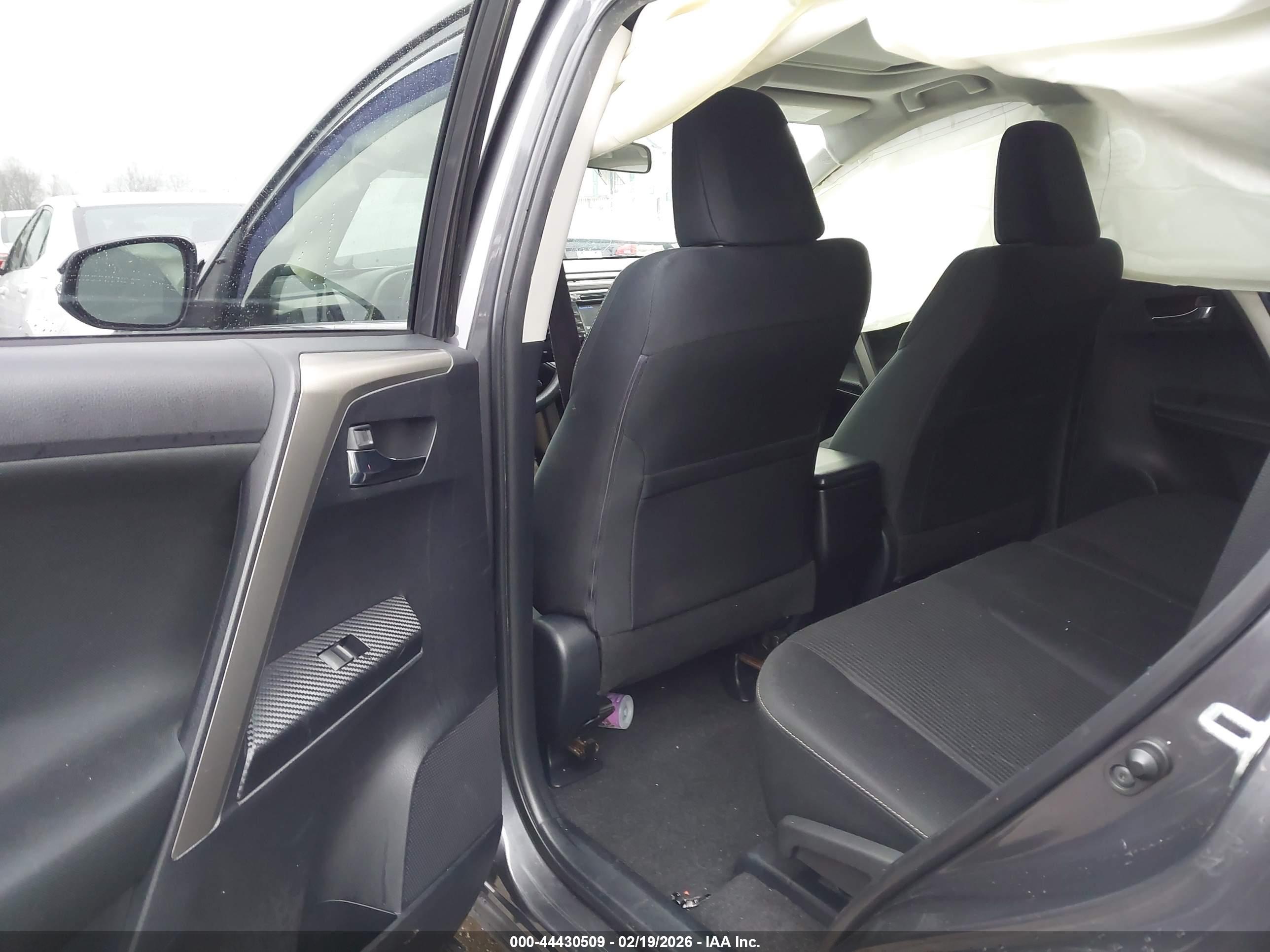TOYOTA RAV4 image 8