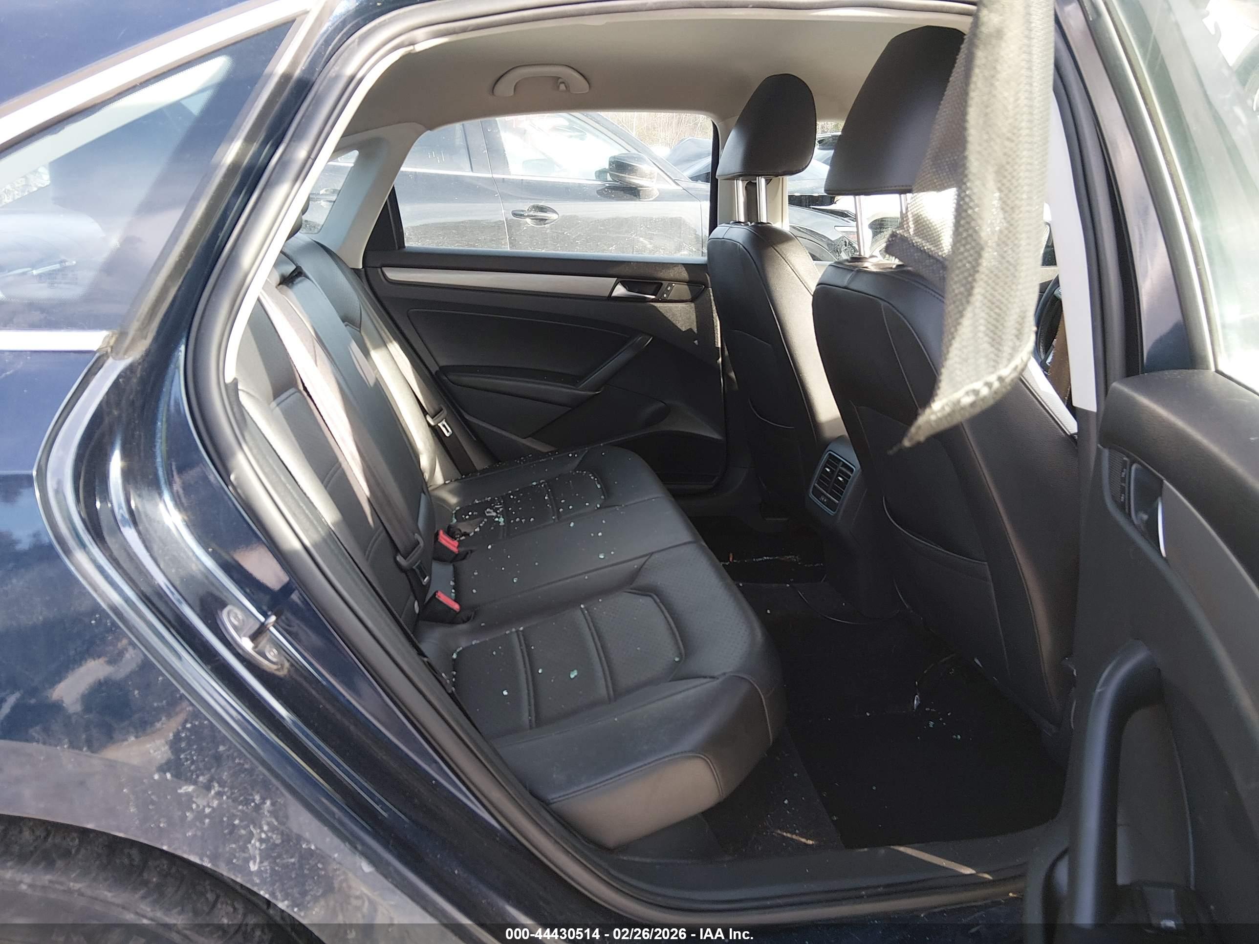 VOLKSWAGEN PASSAT image 8