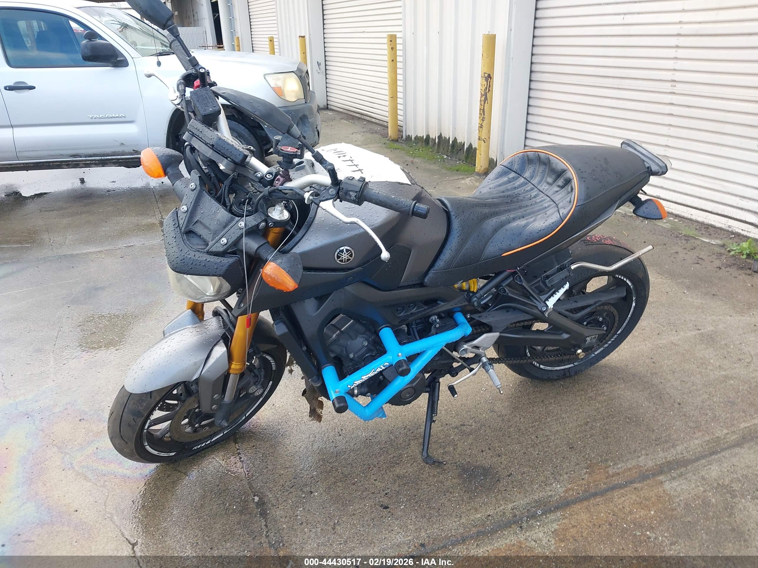 YAMAHA FZ09 image 2