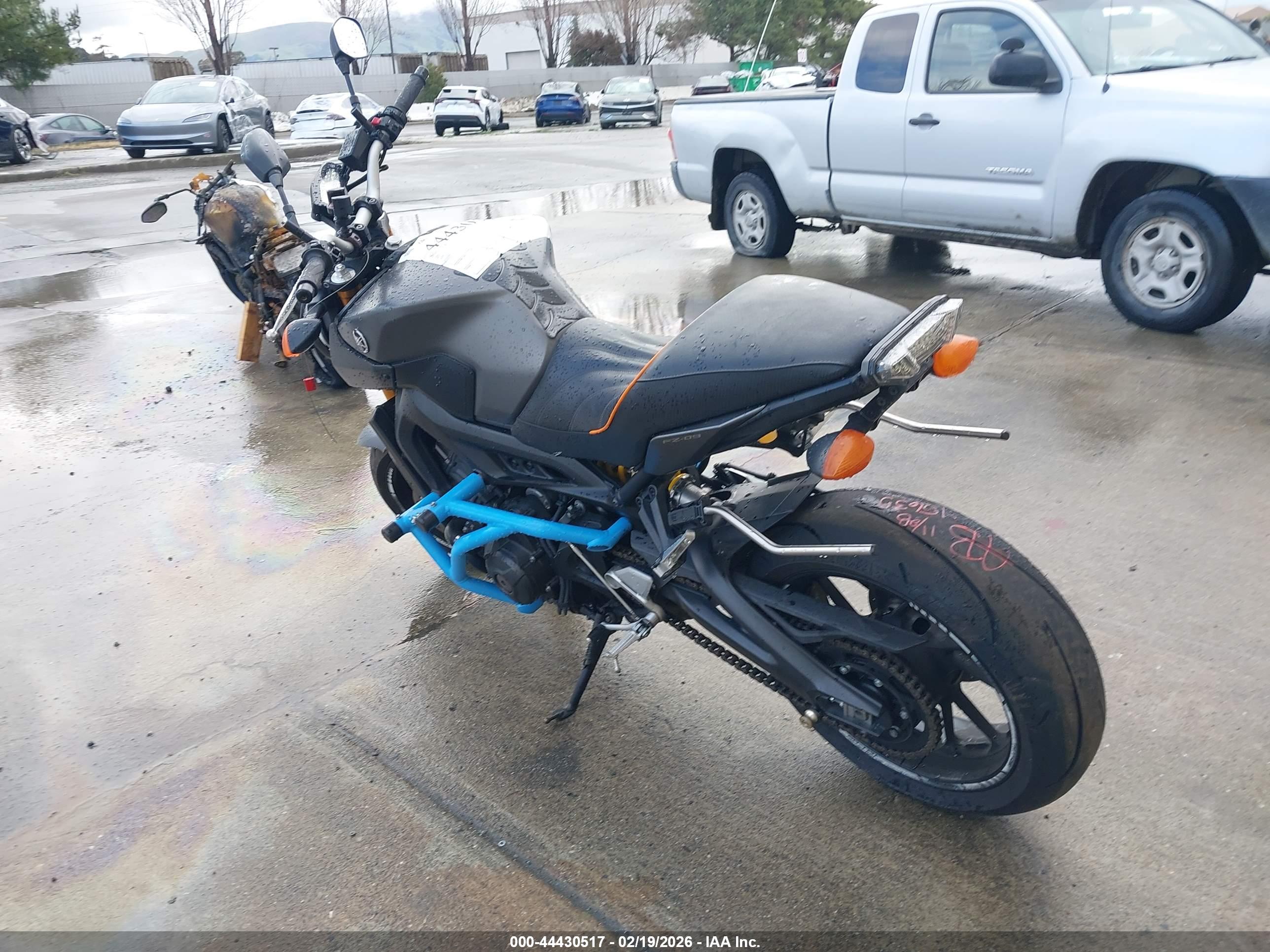 YAMAHA FZ09 image 3