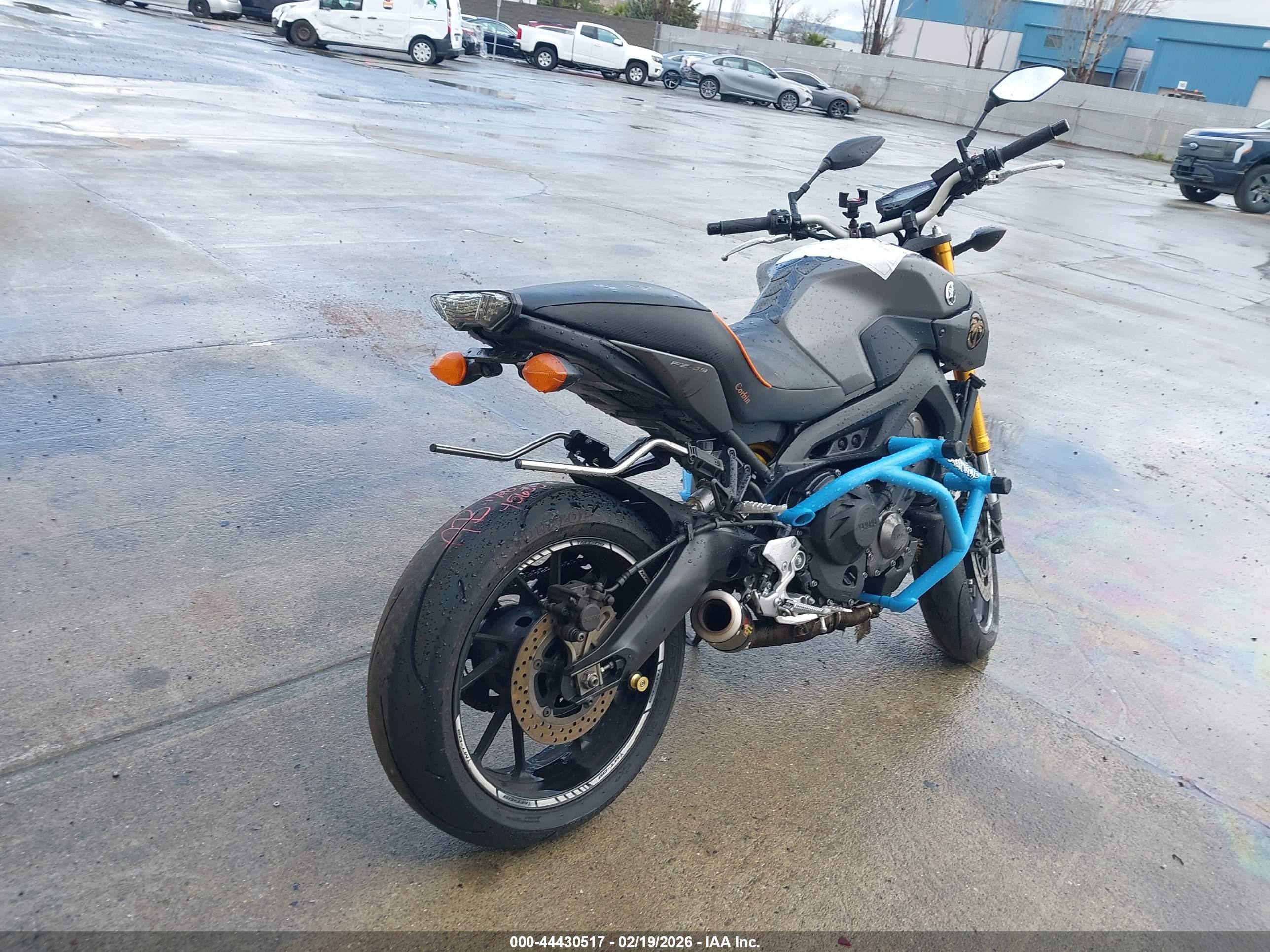 YAMAHA FZ09 image 4