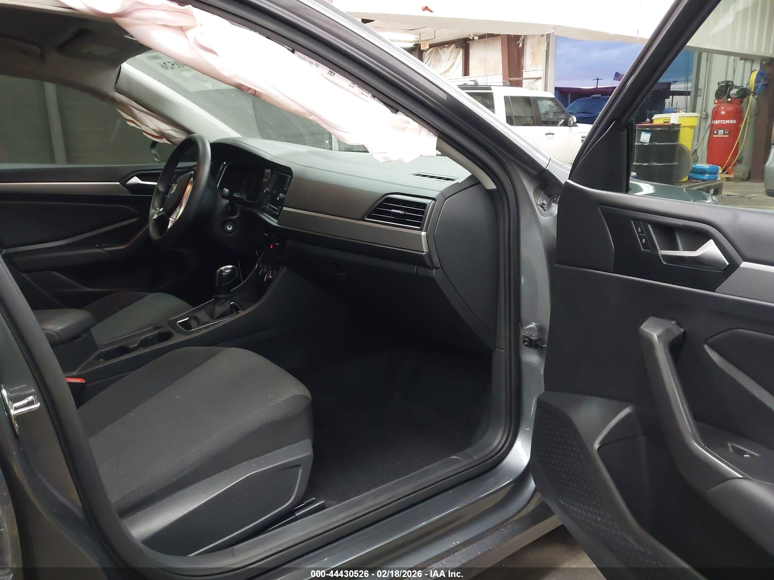 VOLKSWAGEN JETTA image 5