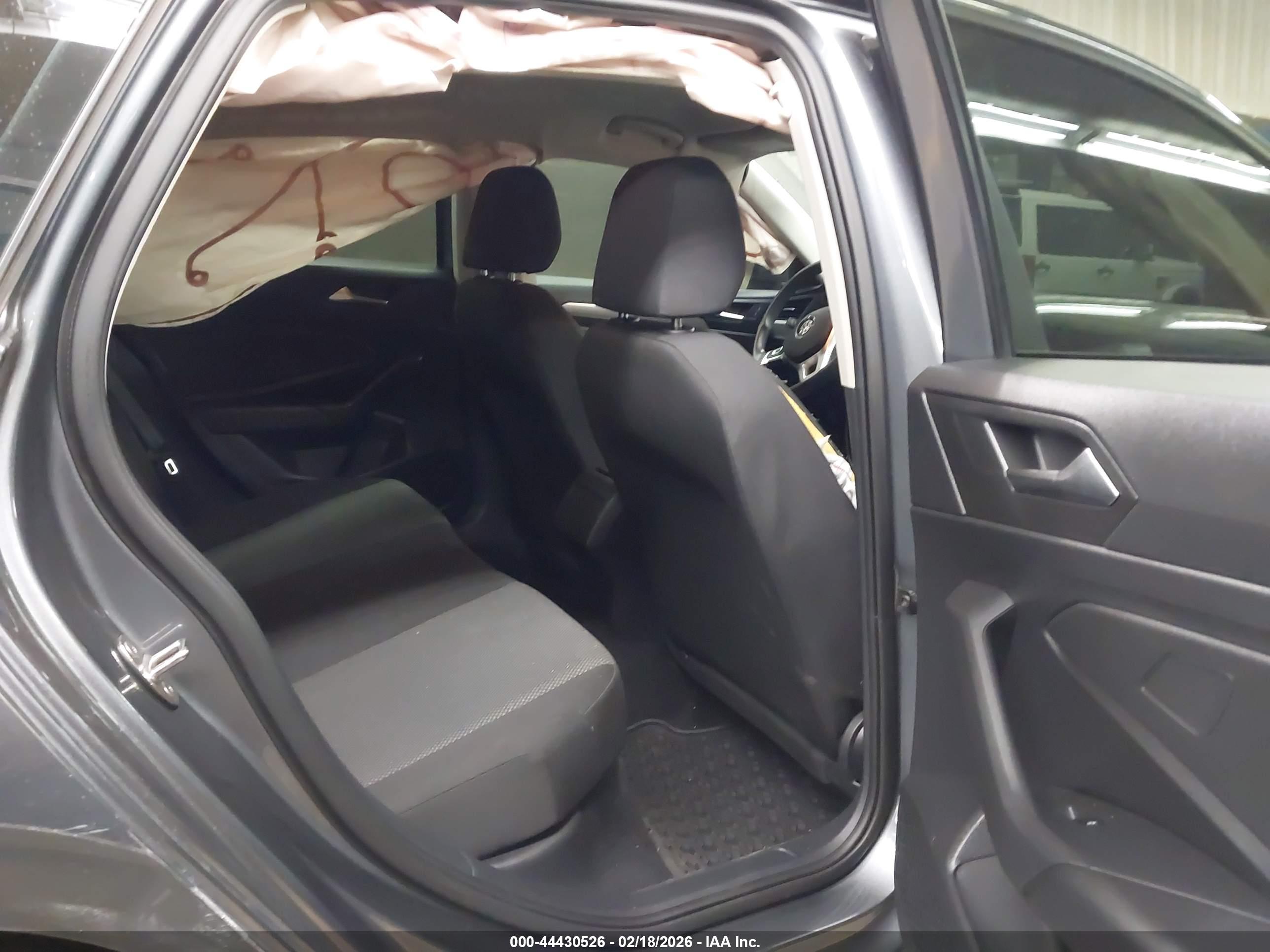 VOLKSWAGEN JETTA image 8