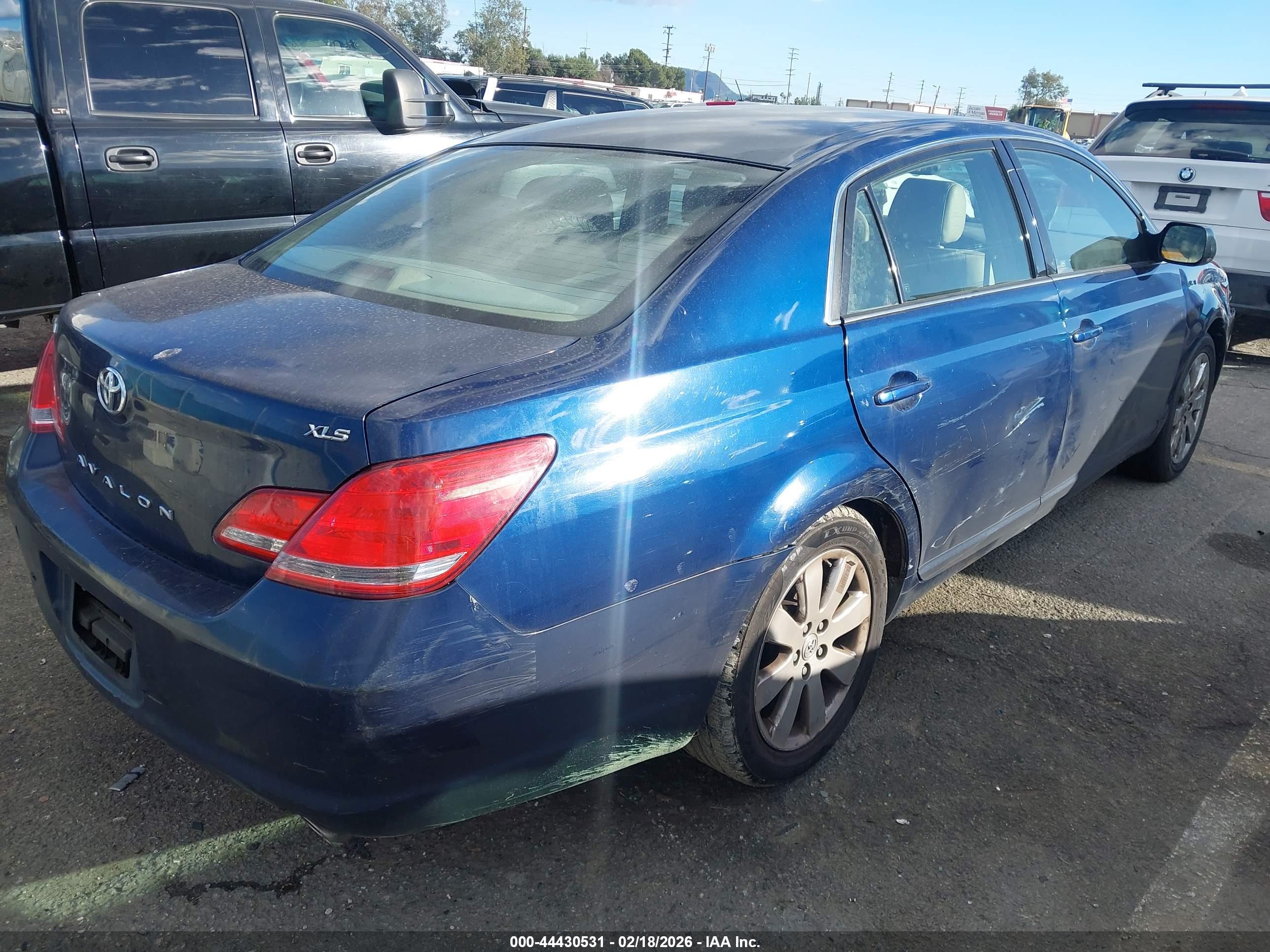 TOYOTA AVALON image 4