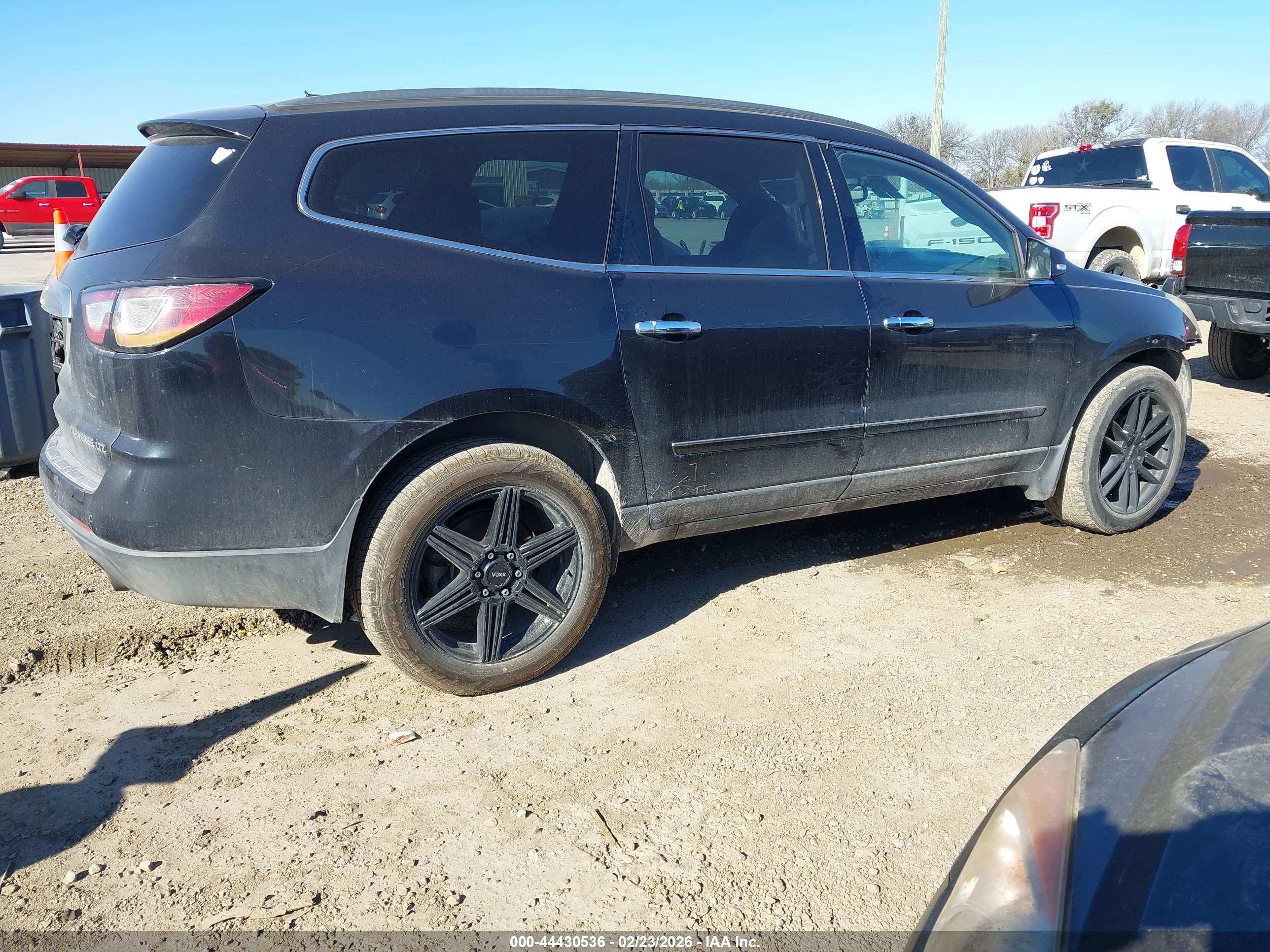 CHEVROLET TRAVERSE image 4