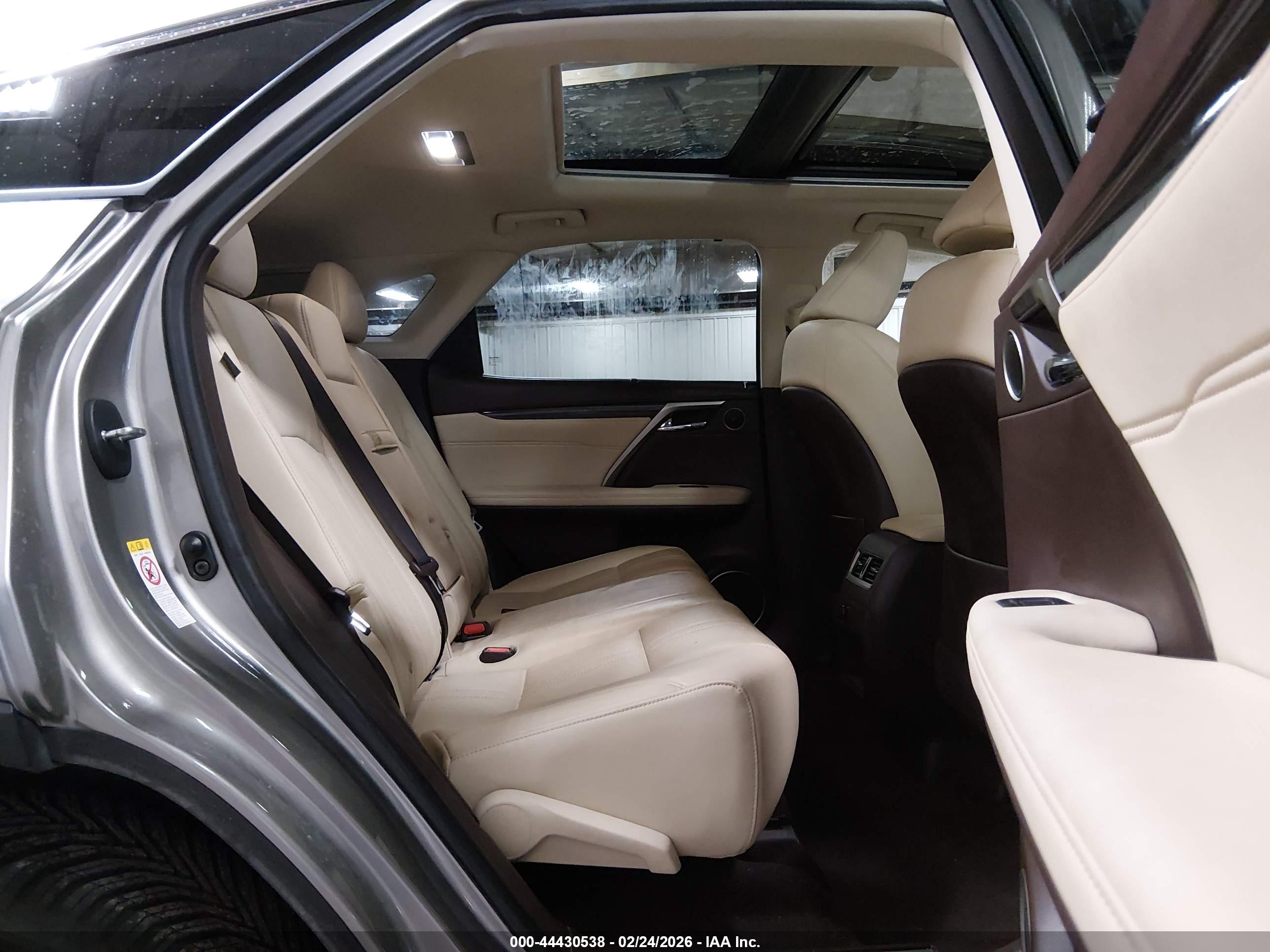 LEXUS RX image 8