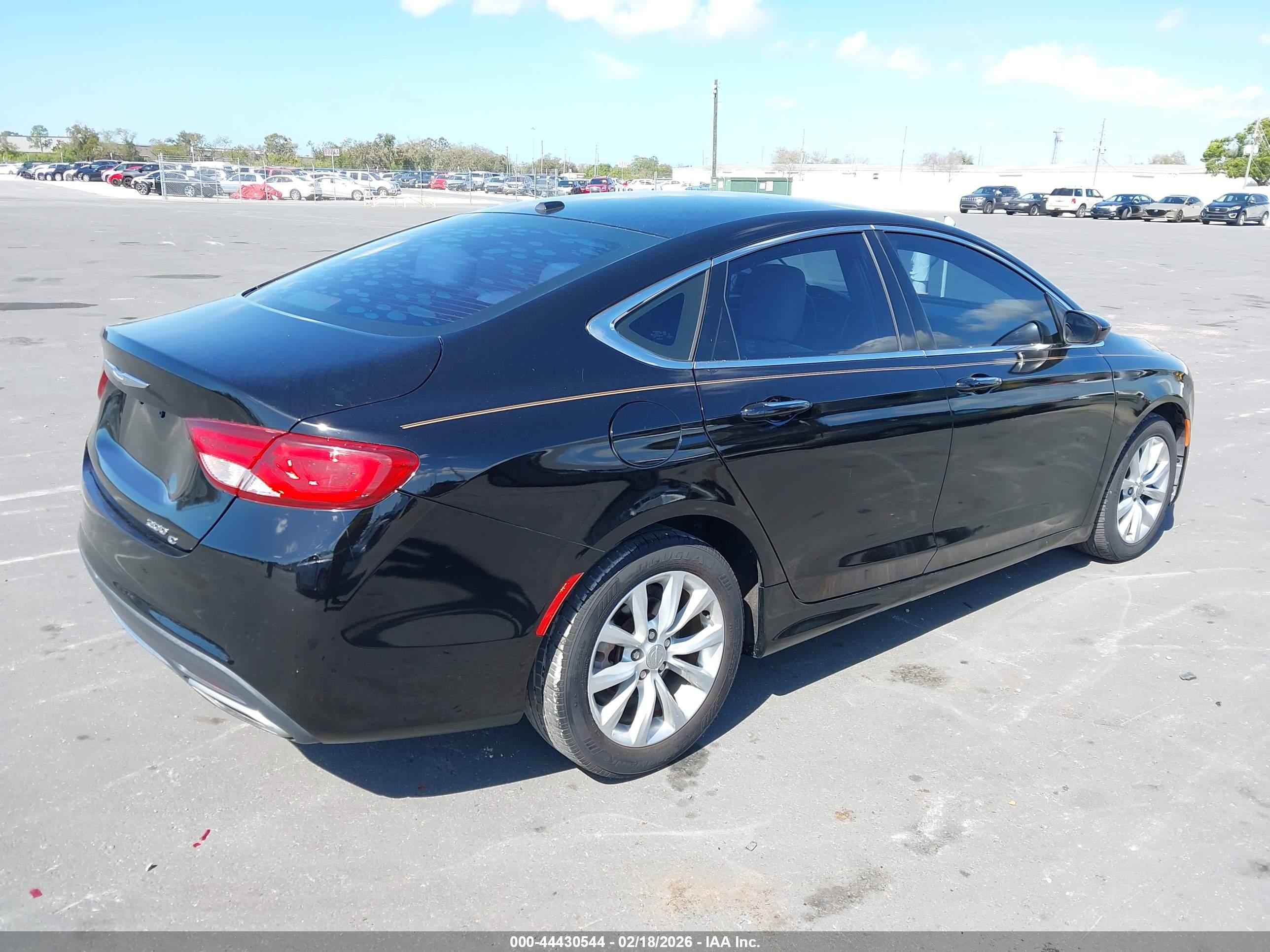 CHRYSLER 200 image 4