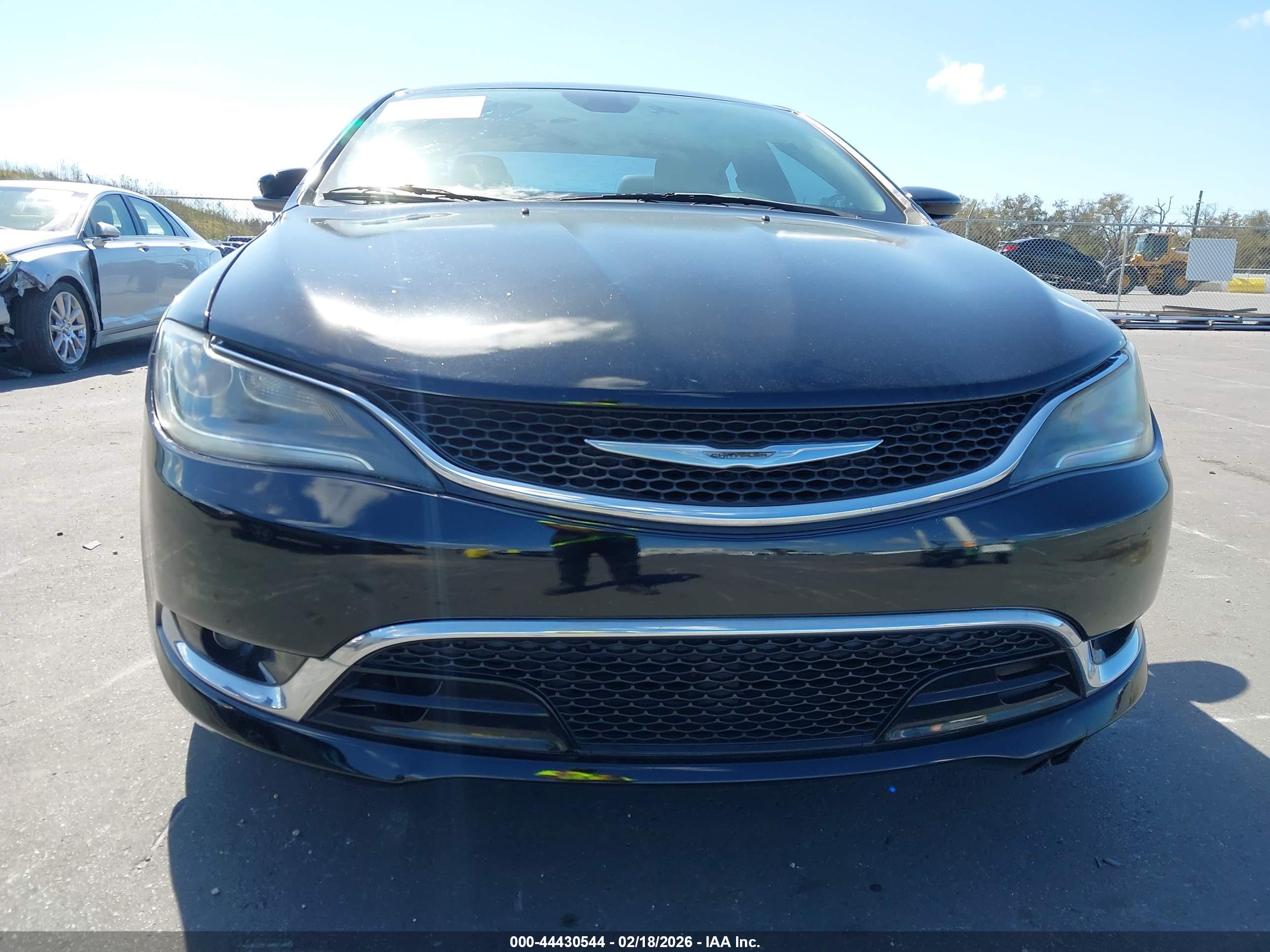 CHRYSLER 200 image 6
