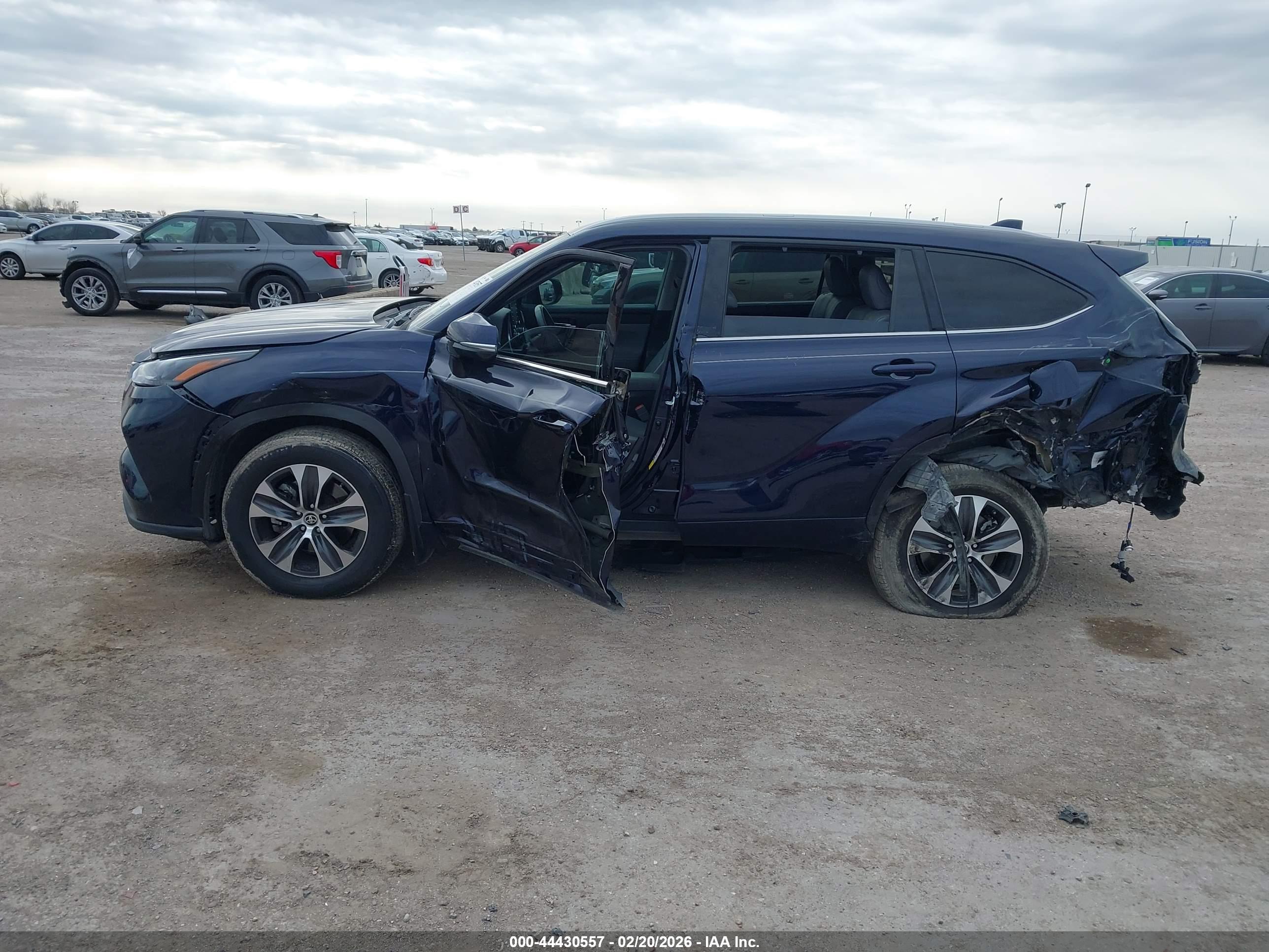TOYOTA HIGHLANDER image 6