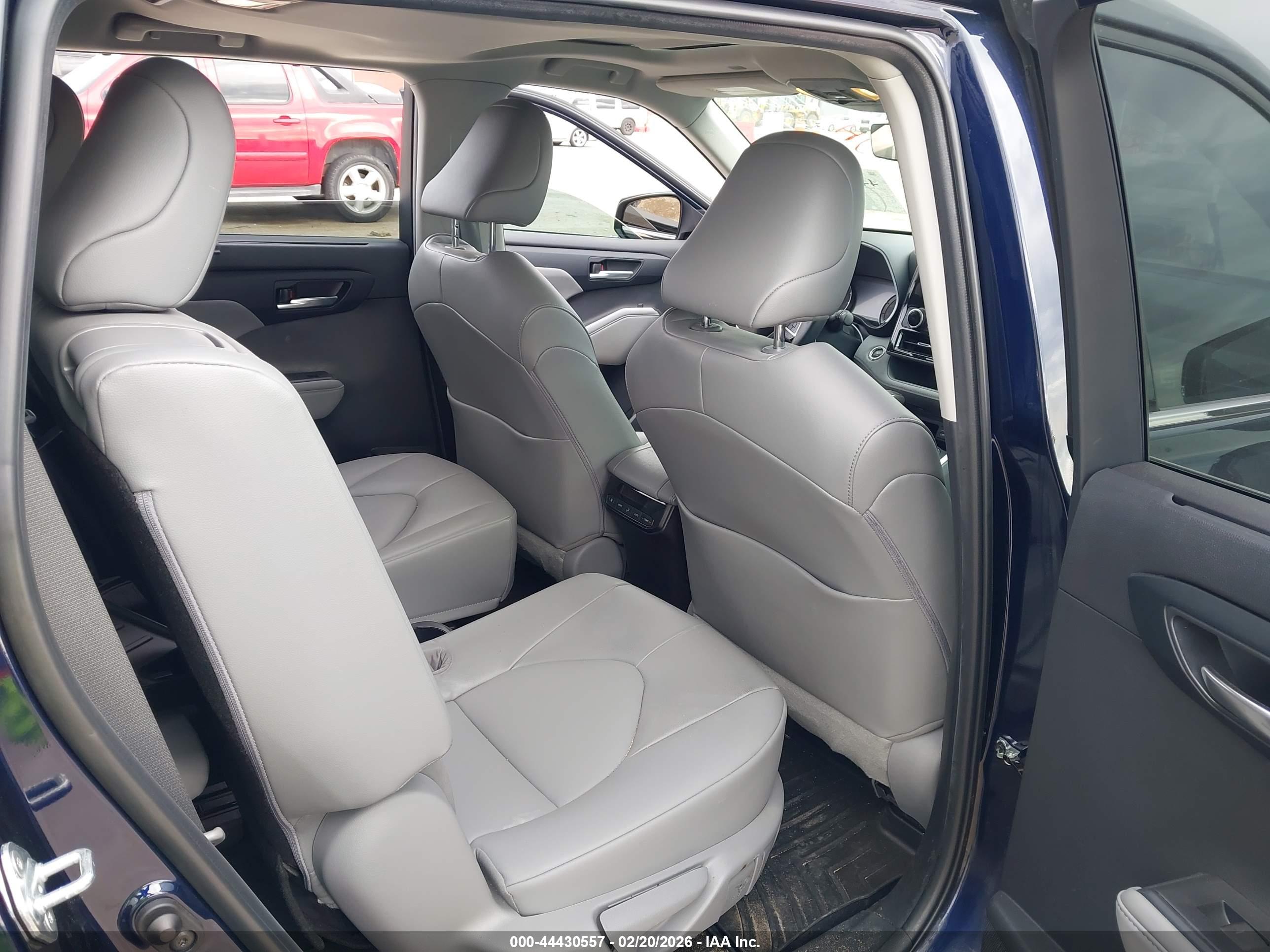 TOYOTA HIGHLANDER image 8