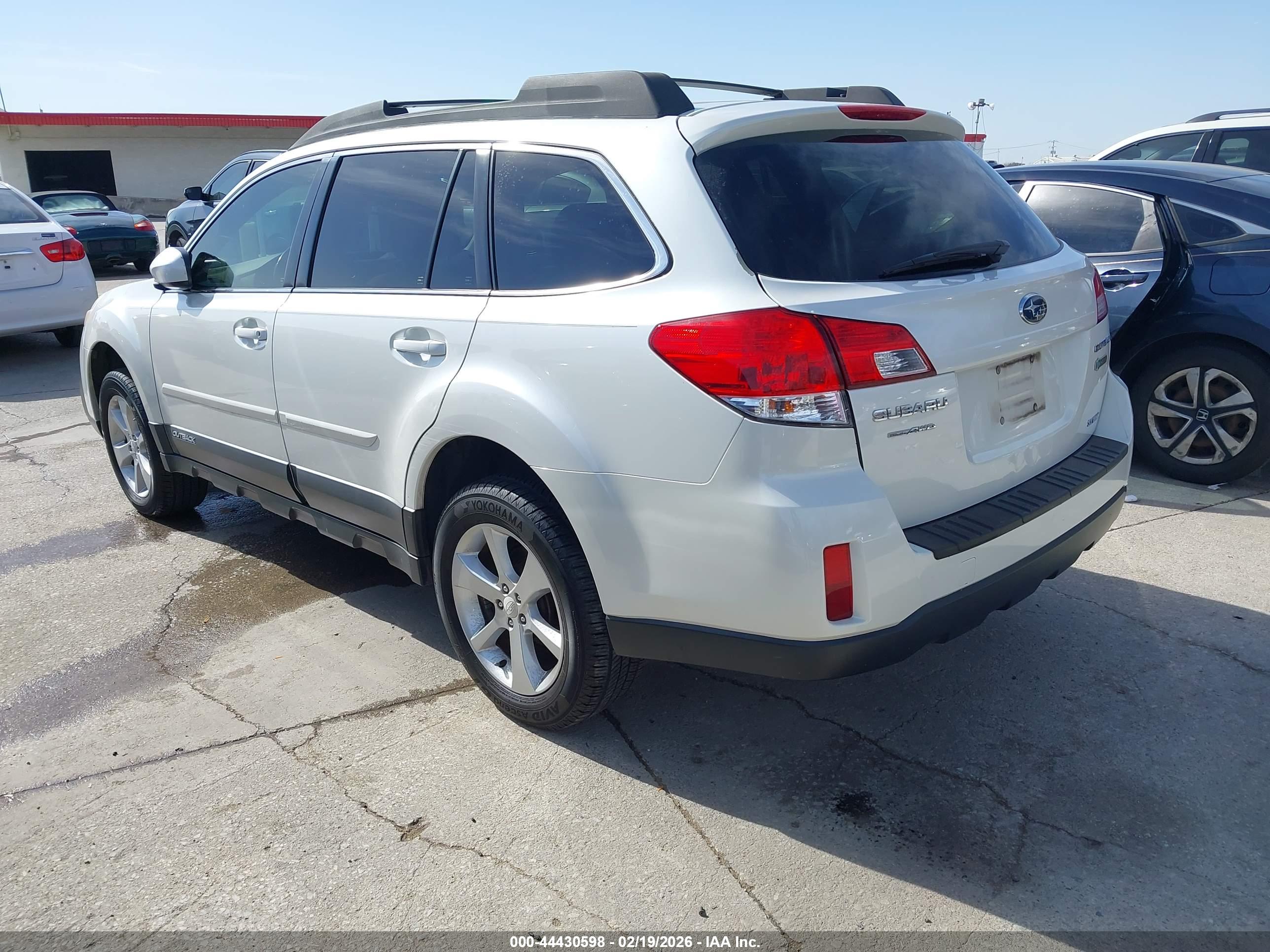 SUBARU OUTBACK image 3