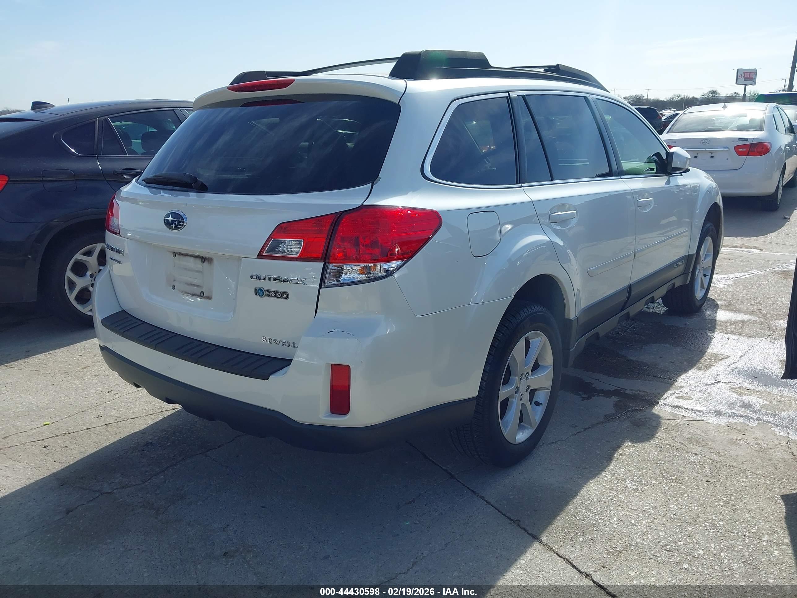 SUBARU OUTBACK image 4