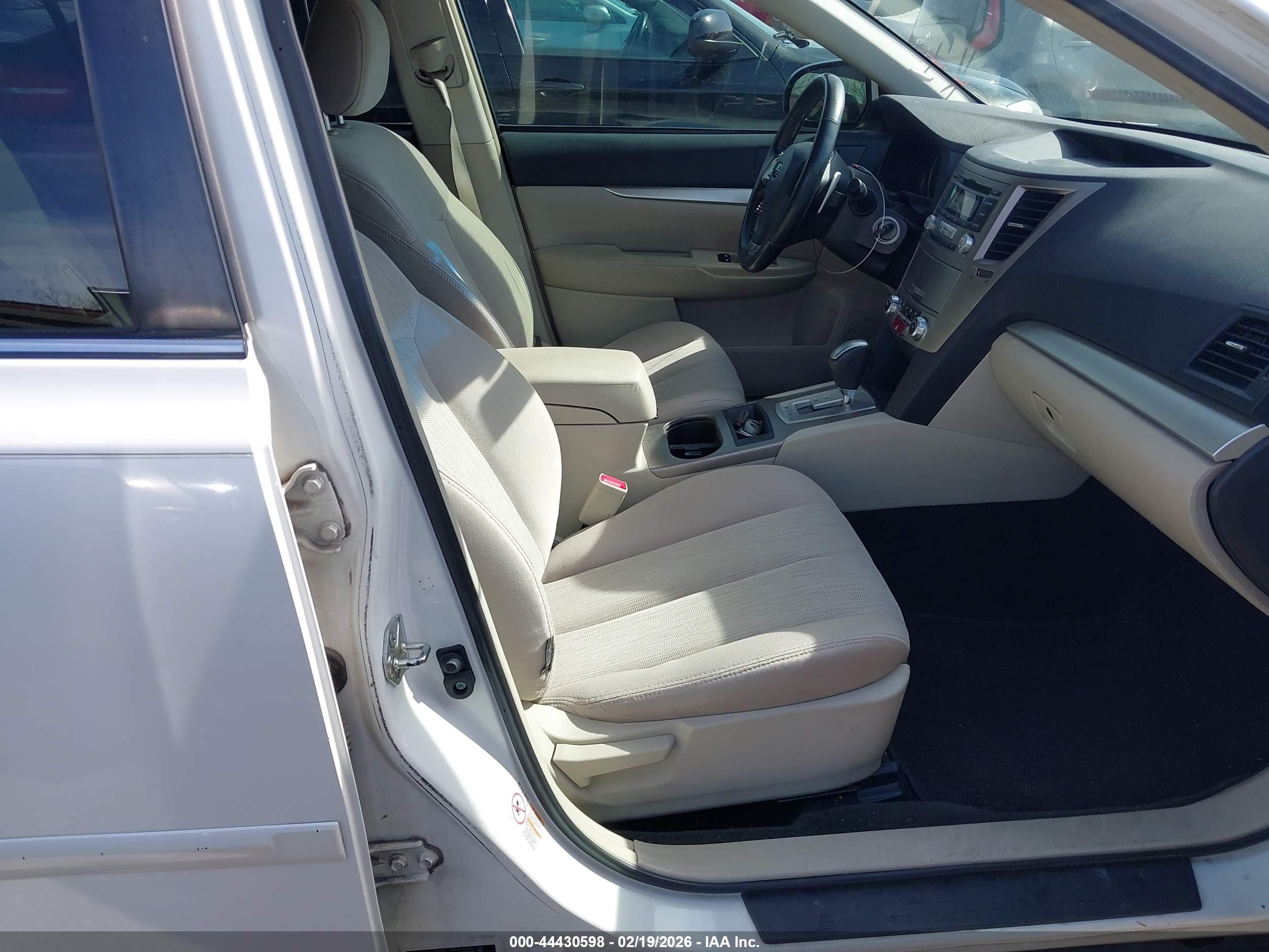 SUBARU OUTBACK image 5