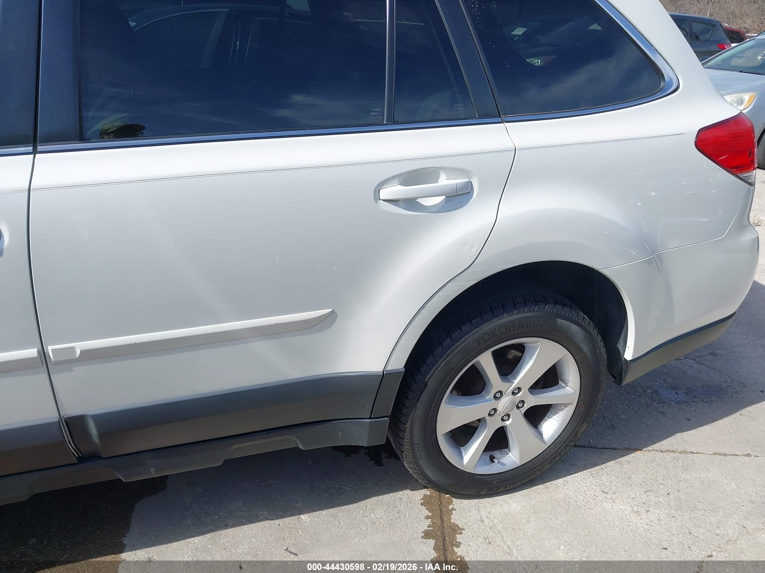 SUBARU OUTBACK image 6