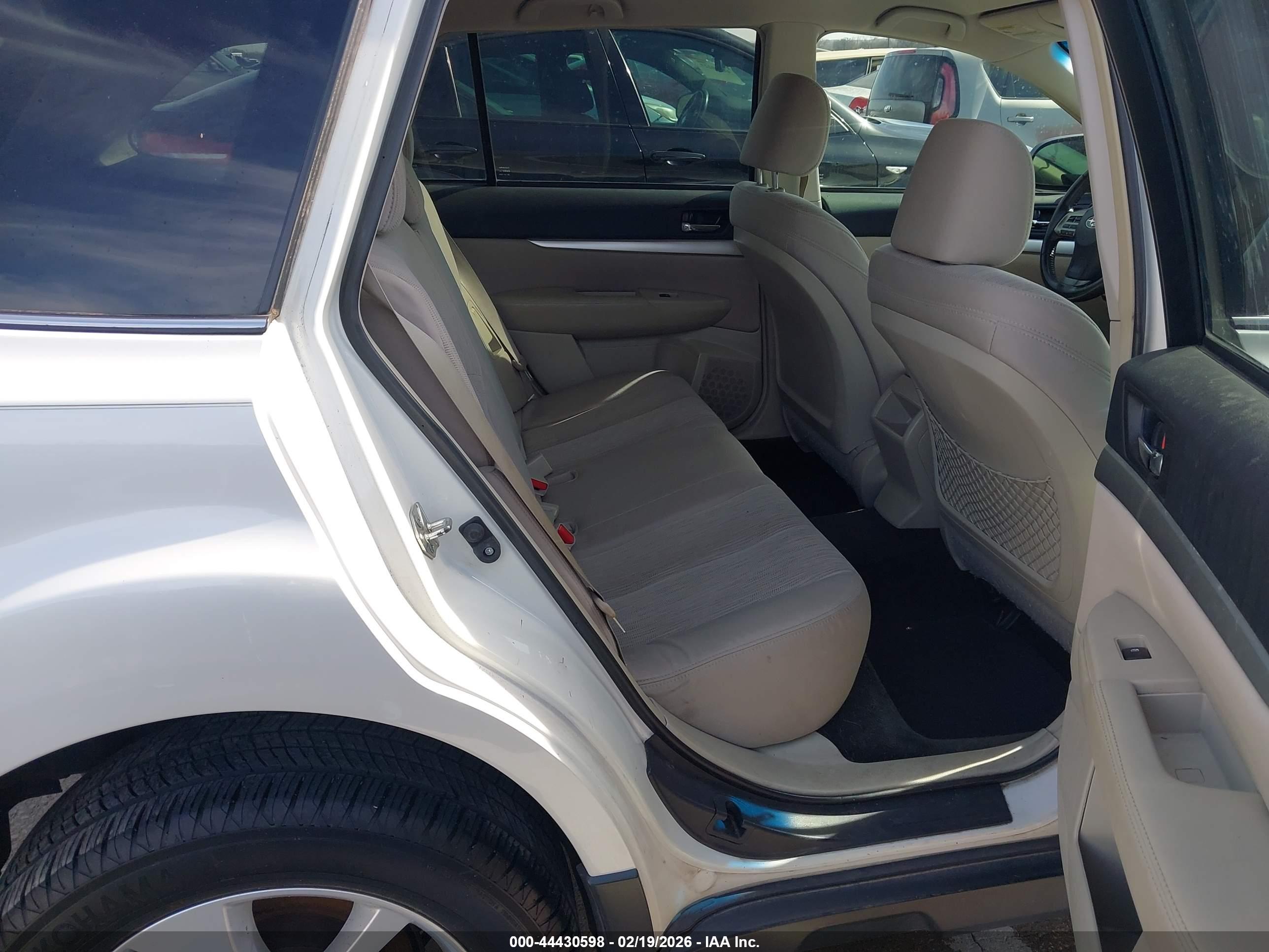 SUBARU OUTBACK image 8
