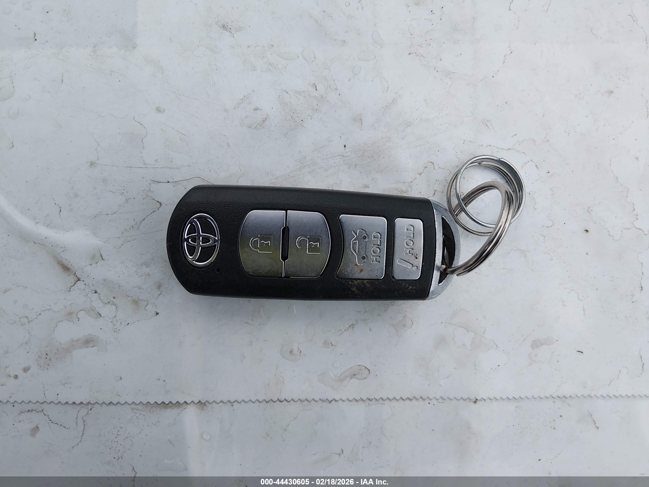 TOYOTA YARIS image 11