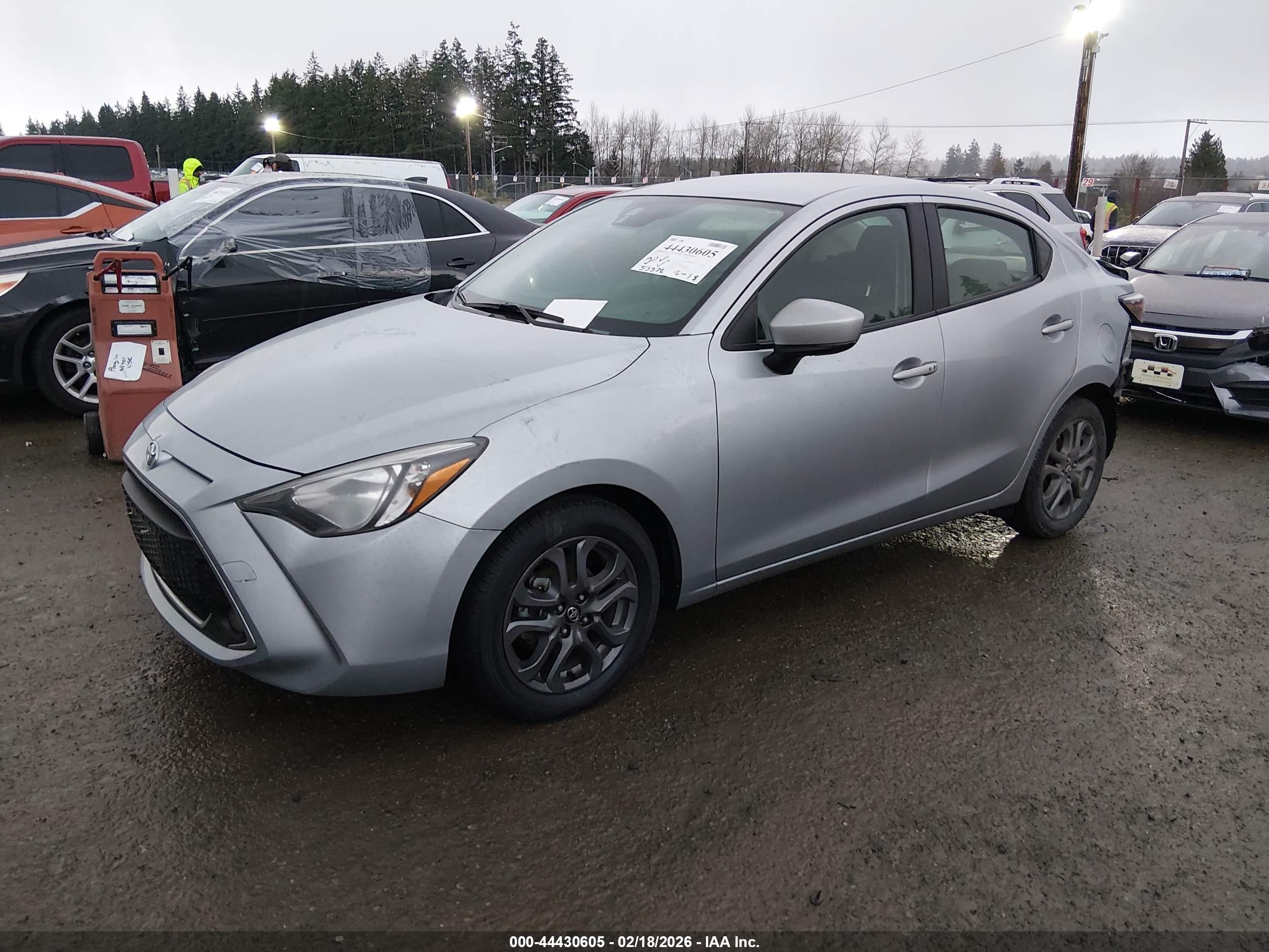 TOYOTA YARIS image 2