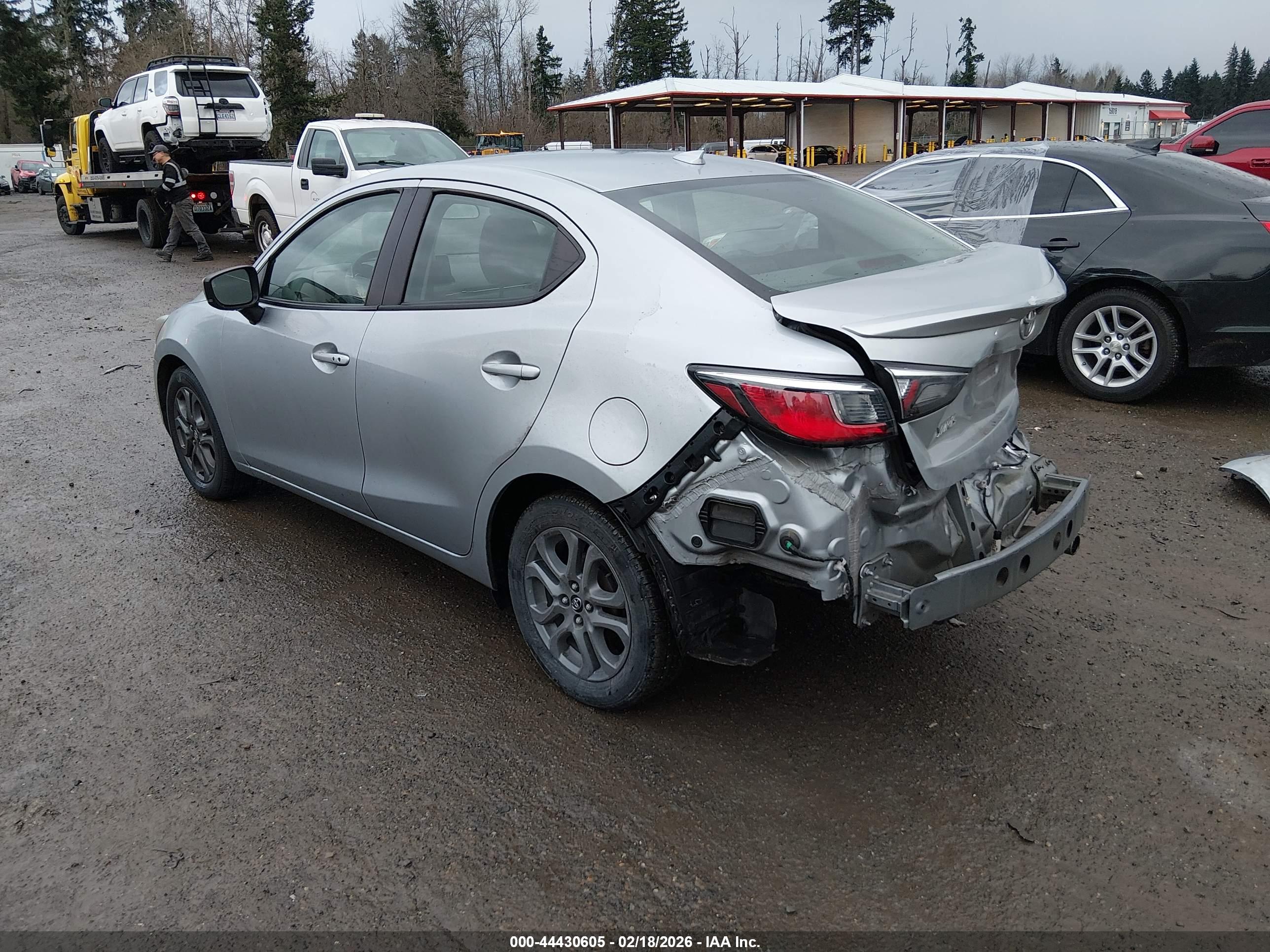 TOYOTA YARIS image 3